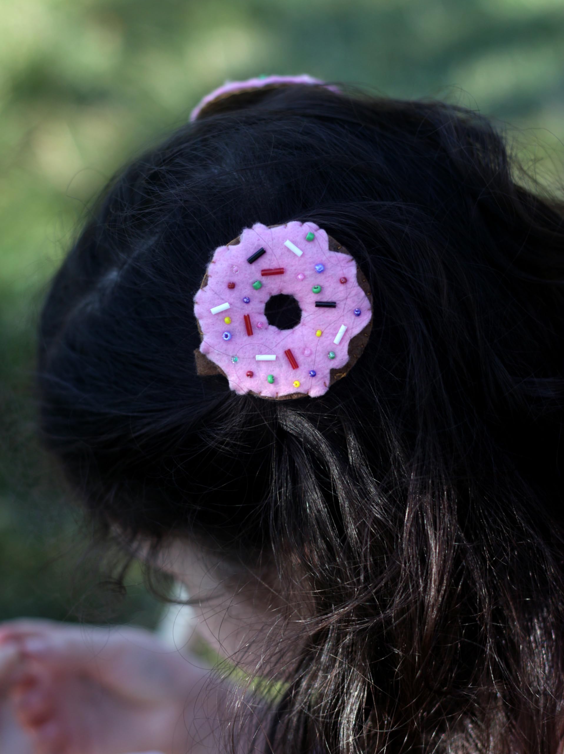 Mujoy Handmade El Yapımı Keçe Donut Figürlü Klips Saç Tokası, Pembe, Boncuk Süslemeli, Tüm Saç Türleri