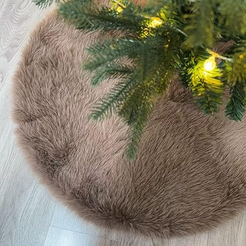 Vista 38 de Faldones de felpa para árbol de Navidad, 36 pulgadas, tapete de lujo de piel sintética blanca nevada con copos de nieve dorados para decoración