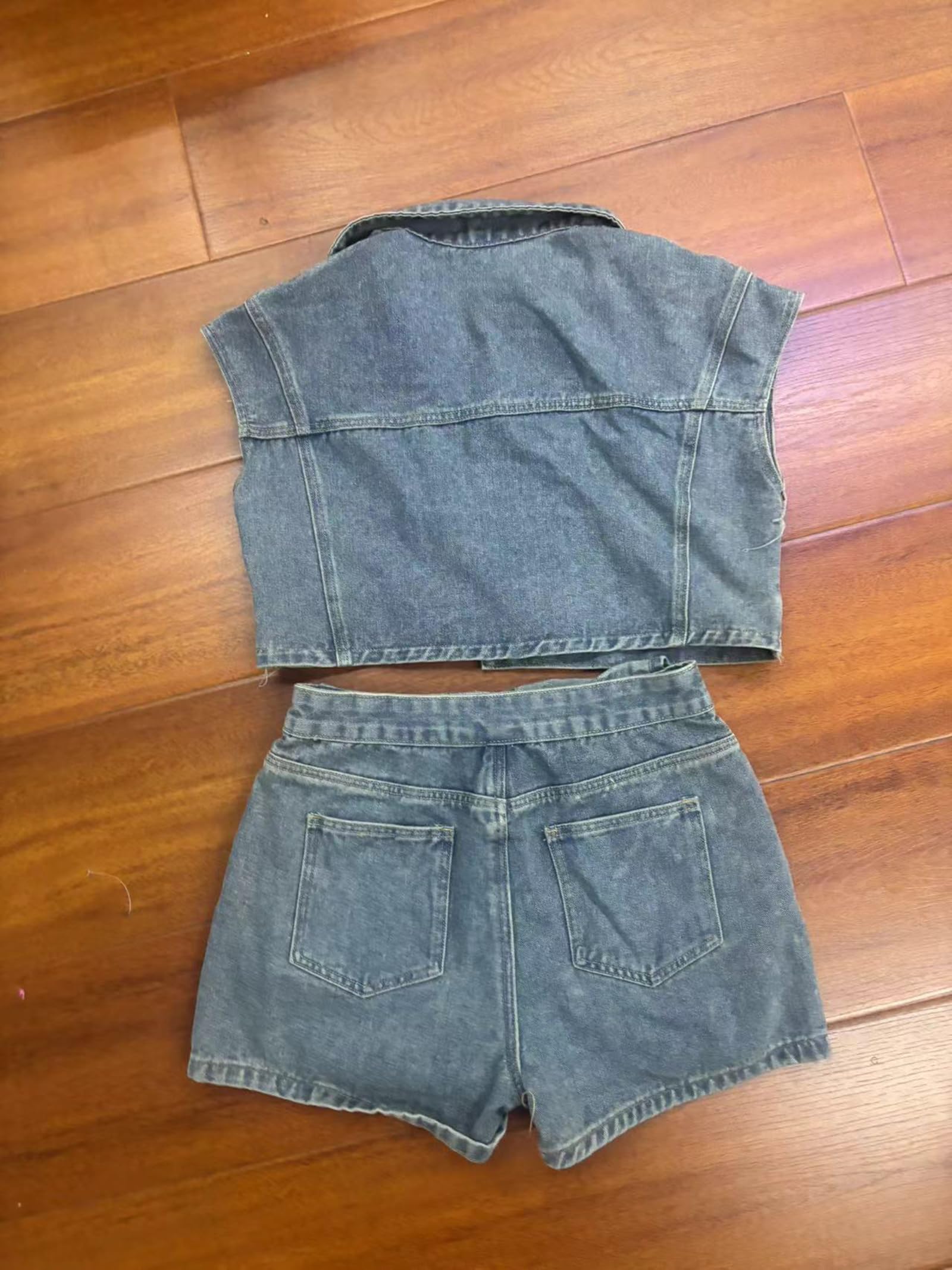 Ensembles courts en denim Femmes 2 pièces sans manches boutonné crop top et jeans shorts tenues de vacances d'été