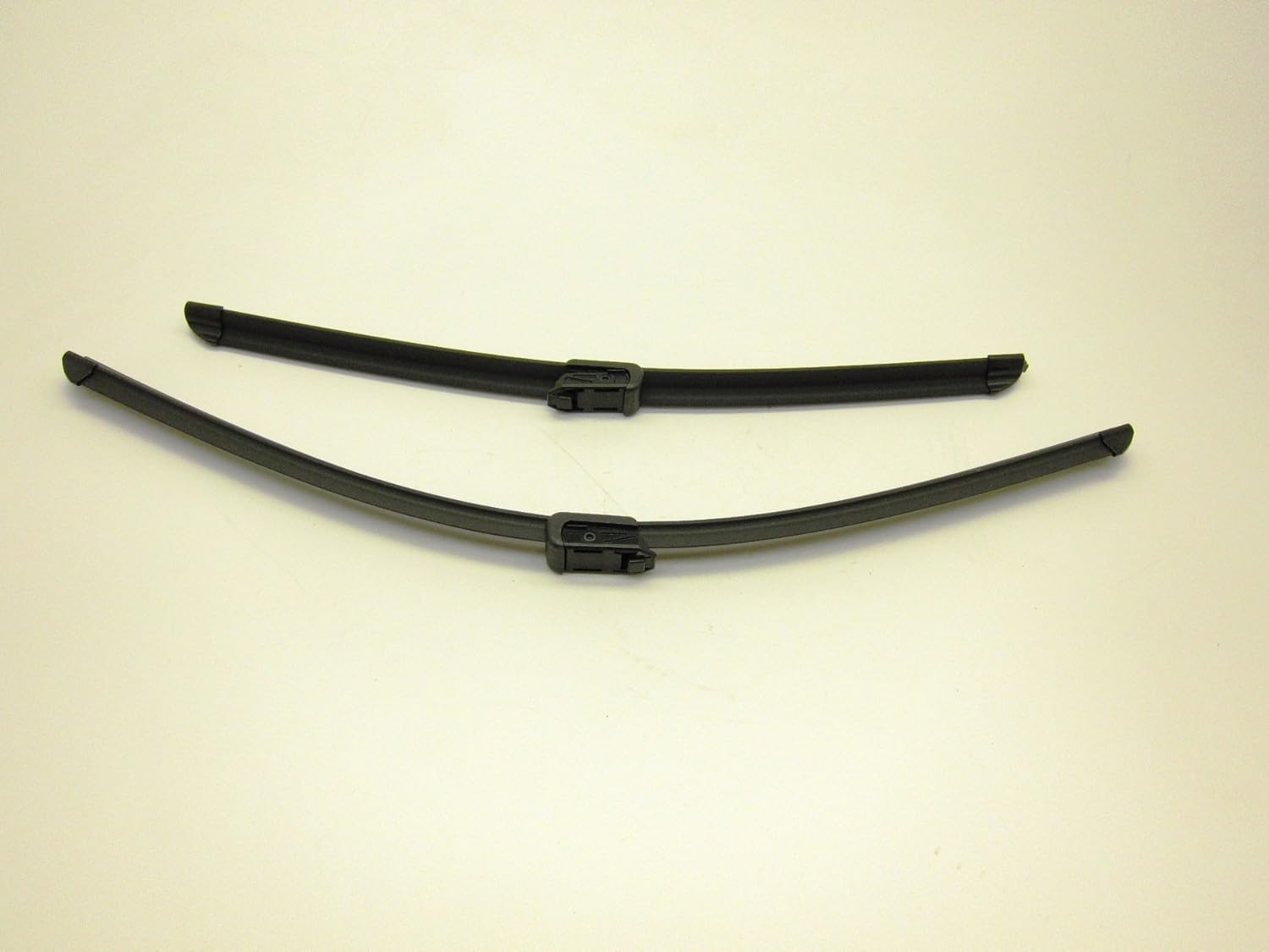 One Pair of Volkswagen Wiper Blades Jetta 06-10 GTI 06-12 EOS 07-12