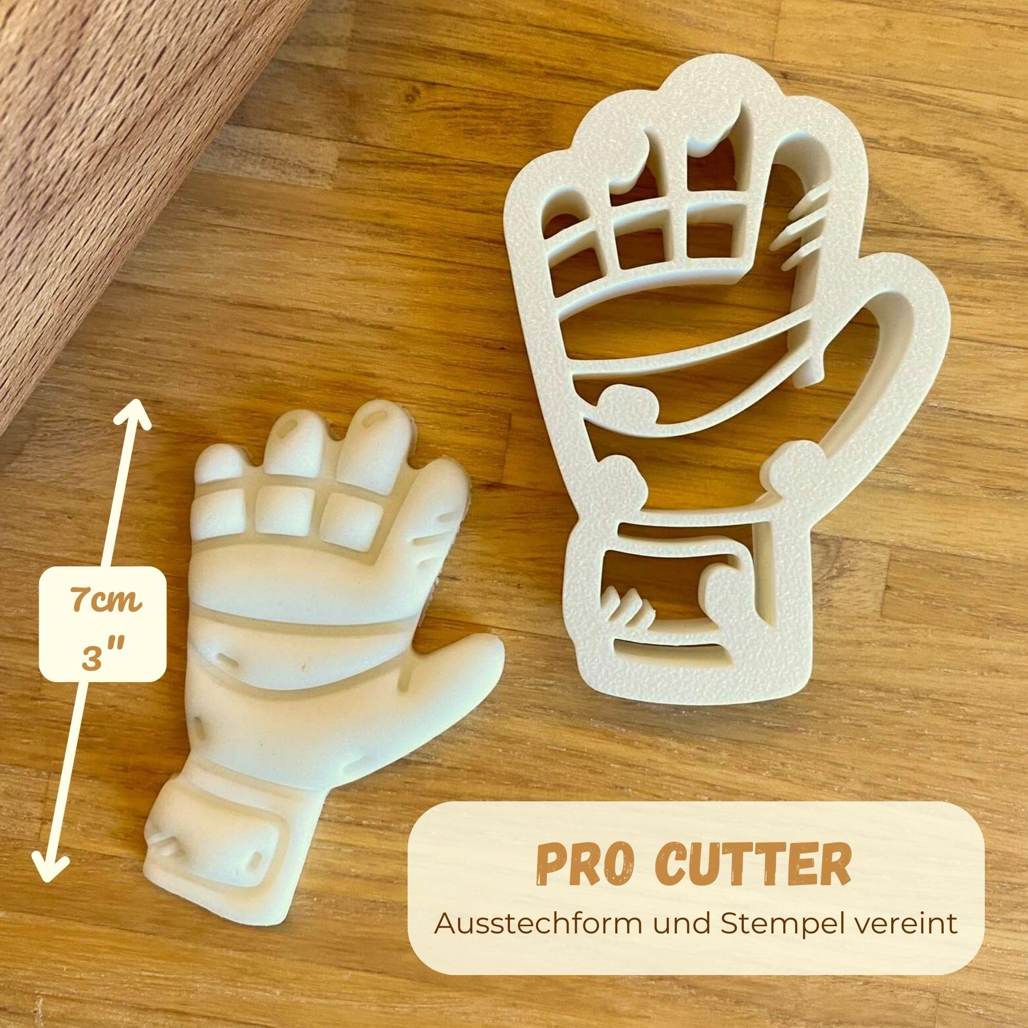ausstechform handschuh für Kekse Plätzchen Fondant, hochwertige Fußball Torwarthandschuh Keksausstecher, 100% nachhaltig, detaillierte Keks Stempel, Ausstecher EM Ton, Keksschneider Formen EURO Küche, Haushalt & Wohnen Water Type__Freshwater Truck Parts | Point Color:Black/Athletic Grey