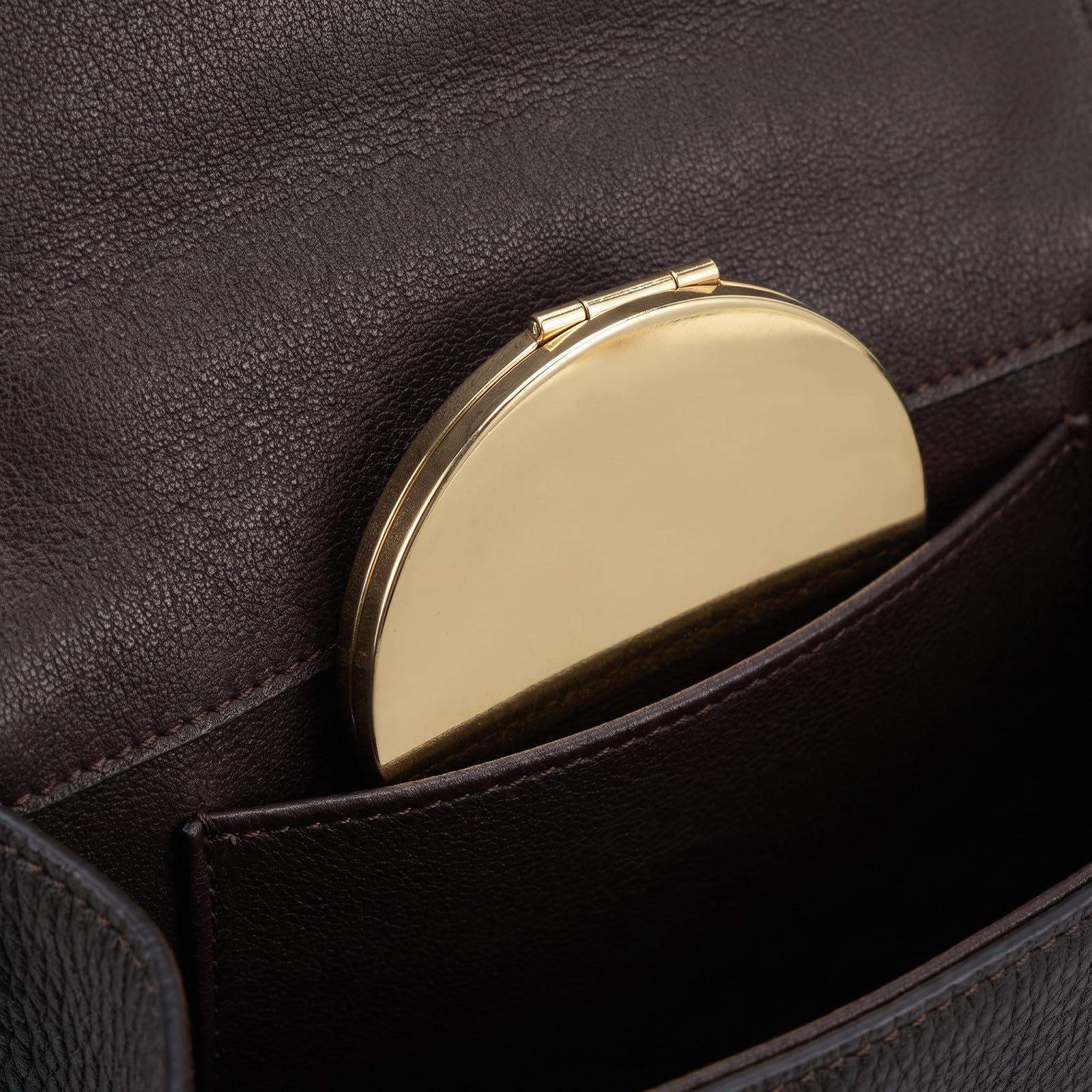 ibasenice Set di 4 specchietti da trucco tascabili dorati, specchietti da viaggio portatili a doppia faccia per borsetta, ideali per viaggi, casa, ufficio, feste e vacanze, regalo di bellezza per