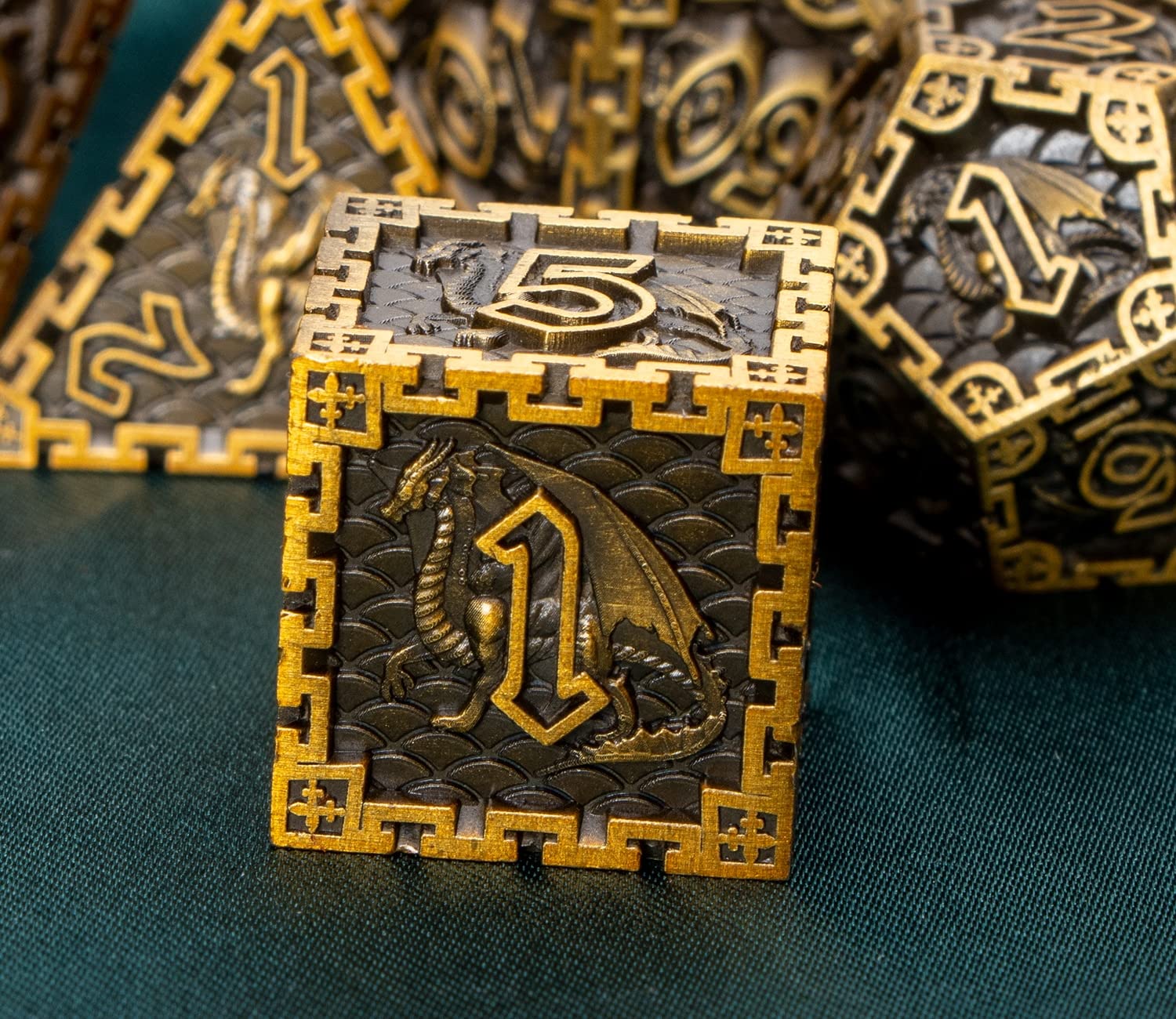 Polyedrisches DND-Würfel-Set Dungeon und Drache für MTG Pathfinder RPG Rollenspiel, D20, D12, D10, D8, D6, D4 (Farbe: goldfarbene schwarze Zahlen)