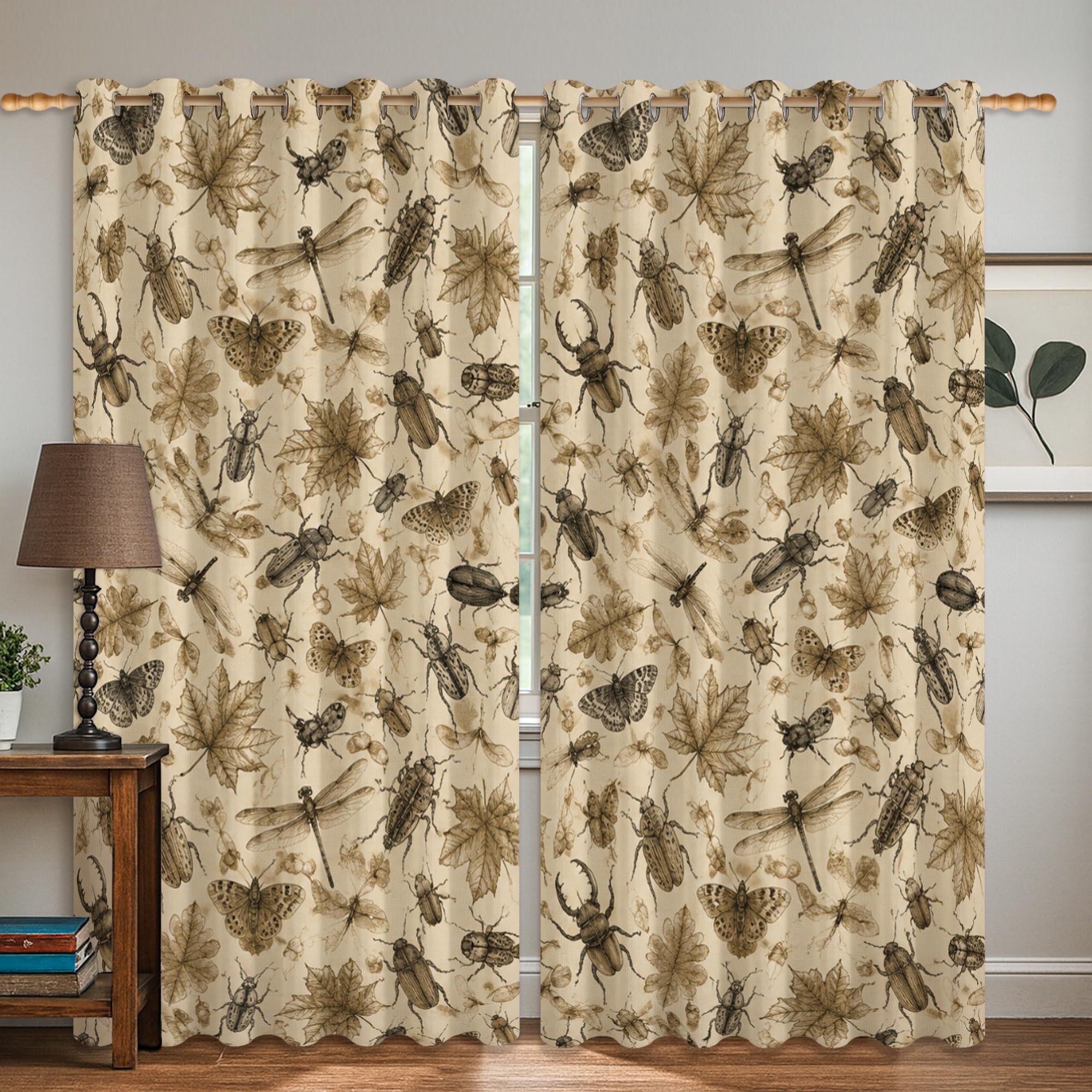 Rideaux occultants thermiques beige contre la chaleur dans le salon