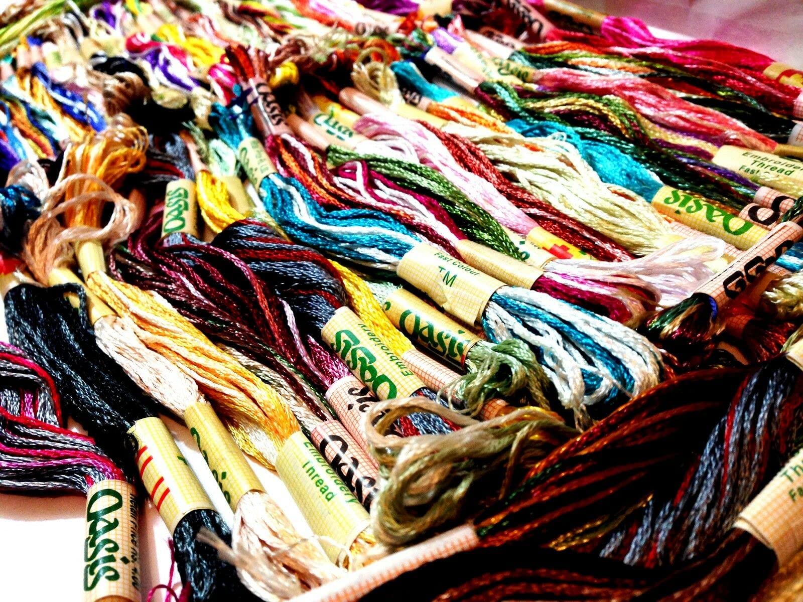 25 X Variegated Silk Skeins Embroidery Thread Cross Stitch/Braiding/ Craft | UK