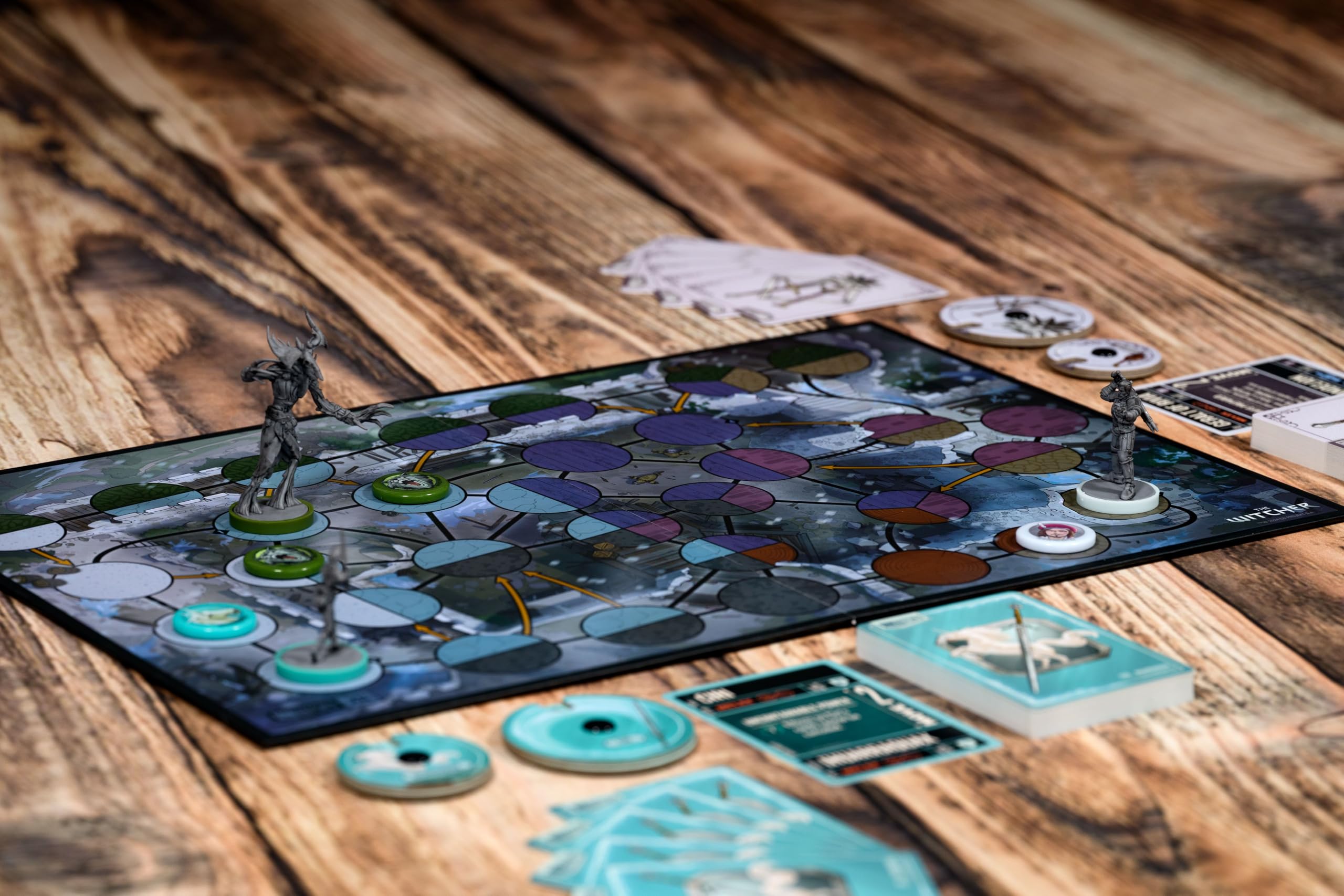 IELLO Unmatched The Witcher D’Argent et d’Acier – Version Française – Jeu de Société Duel Fantasy Stratégique, Combat de Héros | 2 à 3 Joueurs | 30 Min | Dès 9 Ans