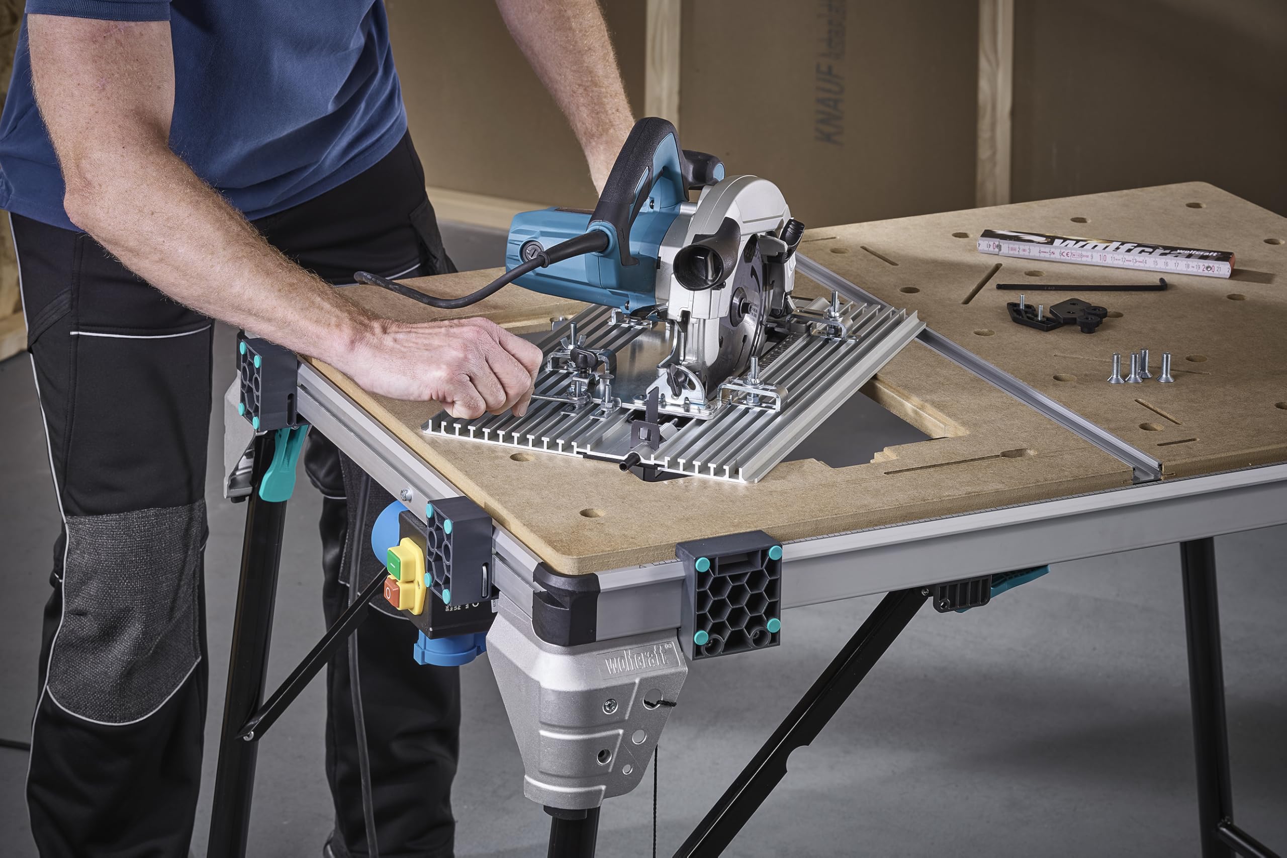 wolfcraft Master Cut 2600 - multifunktionaler mobiler Maschinentisch für Tischkreissäge, Stichsäge, Kapp- und Gehrungssäge, Arbeitsstation, Fräse und geführte Handkreissäge - klappbar - 6918000