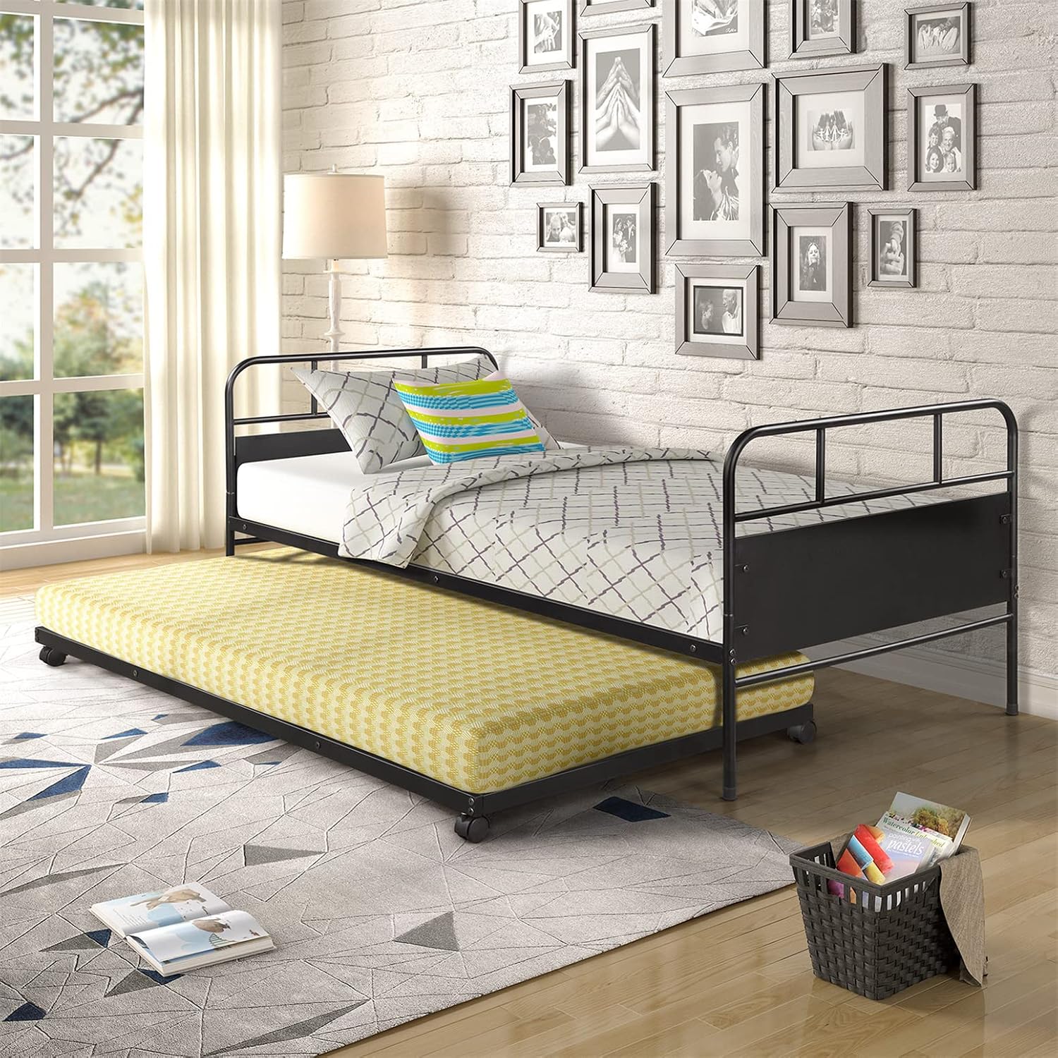 Bellemave Metal Daybed with Trundle, Twin Size Day Bed Frame with Pullout Trundle, Heavy-Duty Sofa Bed for Living Room Bedroom Kids Teens and Adults, Black