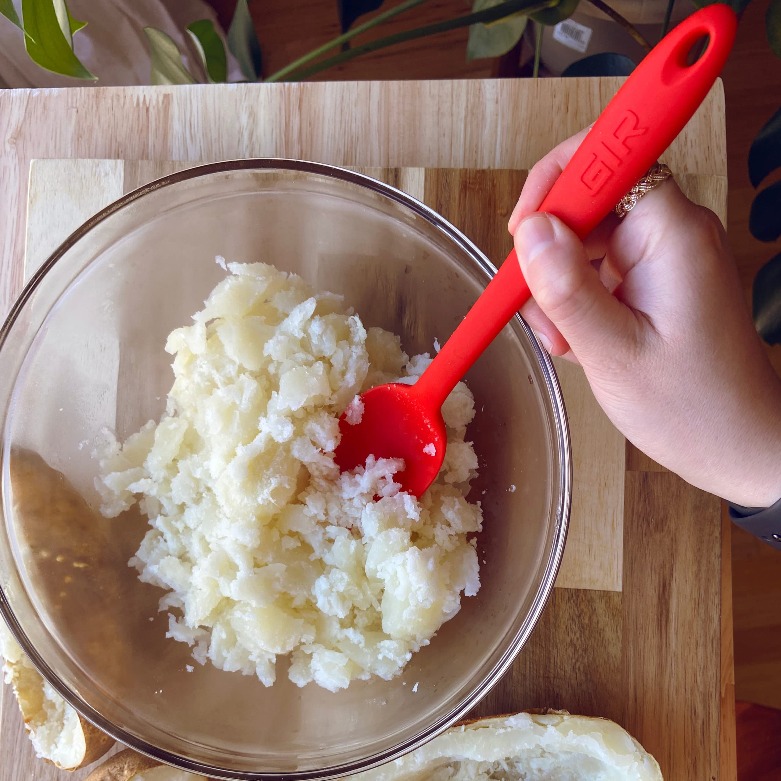 GIR: Get It Right - Cuchara de cocina de silicona antiadherente resistente al calor, perfecta para mezclar, servir, cocinar y más, 13 pulgadas, espolvorear