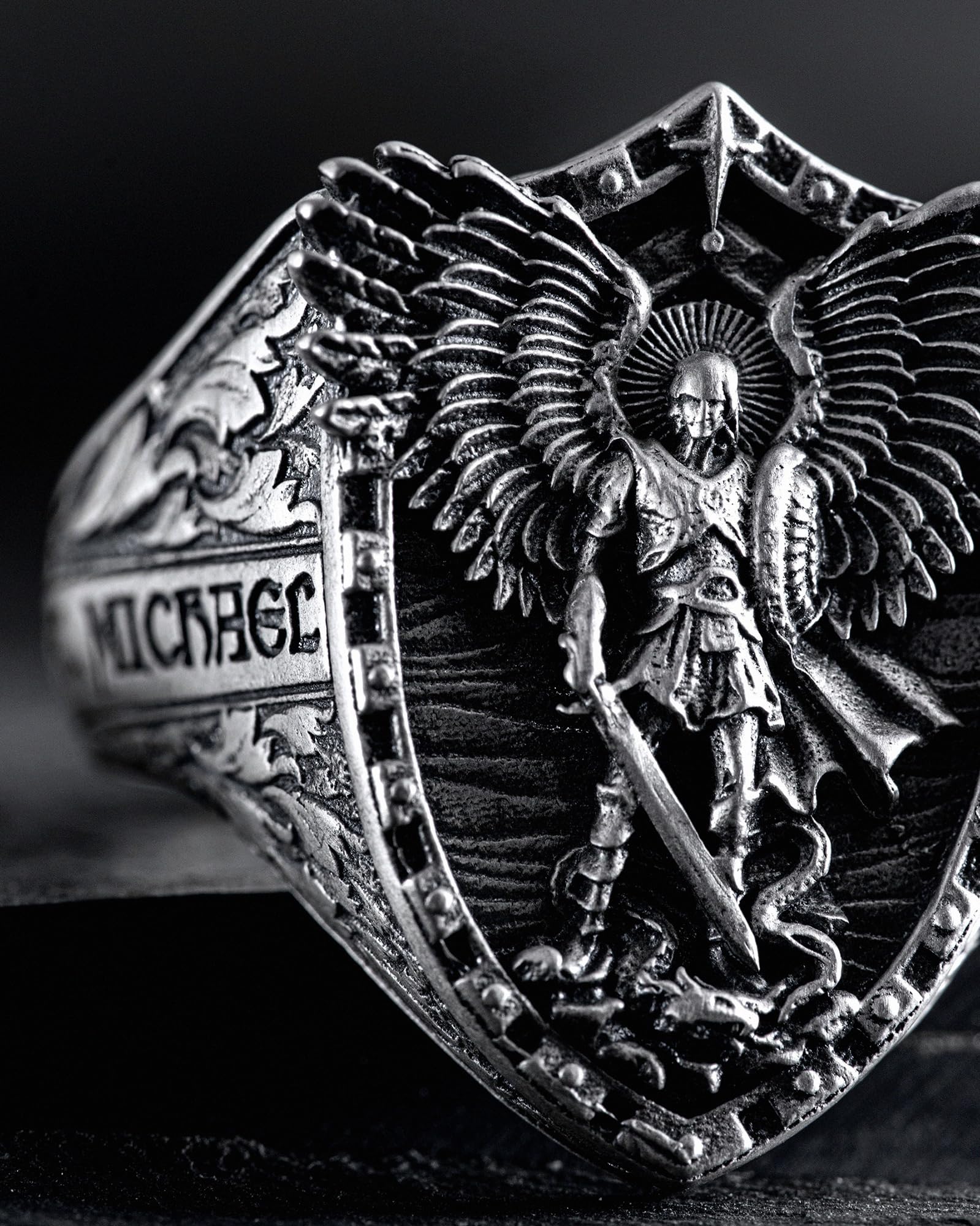 St. Pierścionek Michała Archanioła ze srebra wysokiej próby 925 dla mężczyzn, masywny sygnet z motywem anioła stróża, duchowy pierścionek męski symbol siły, ochrony i wiary