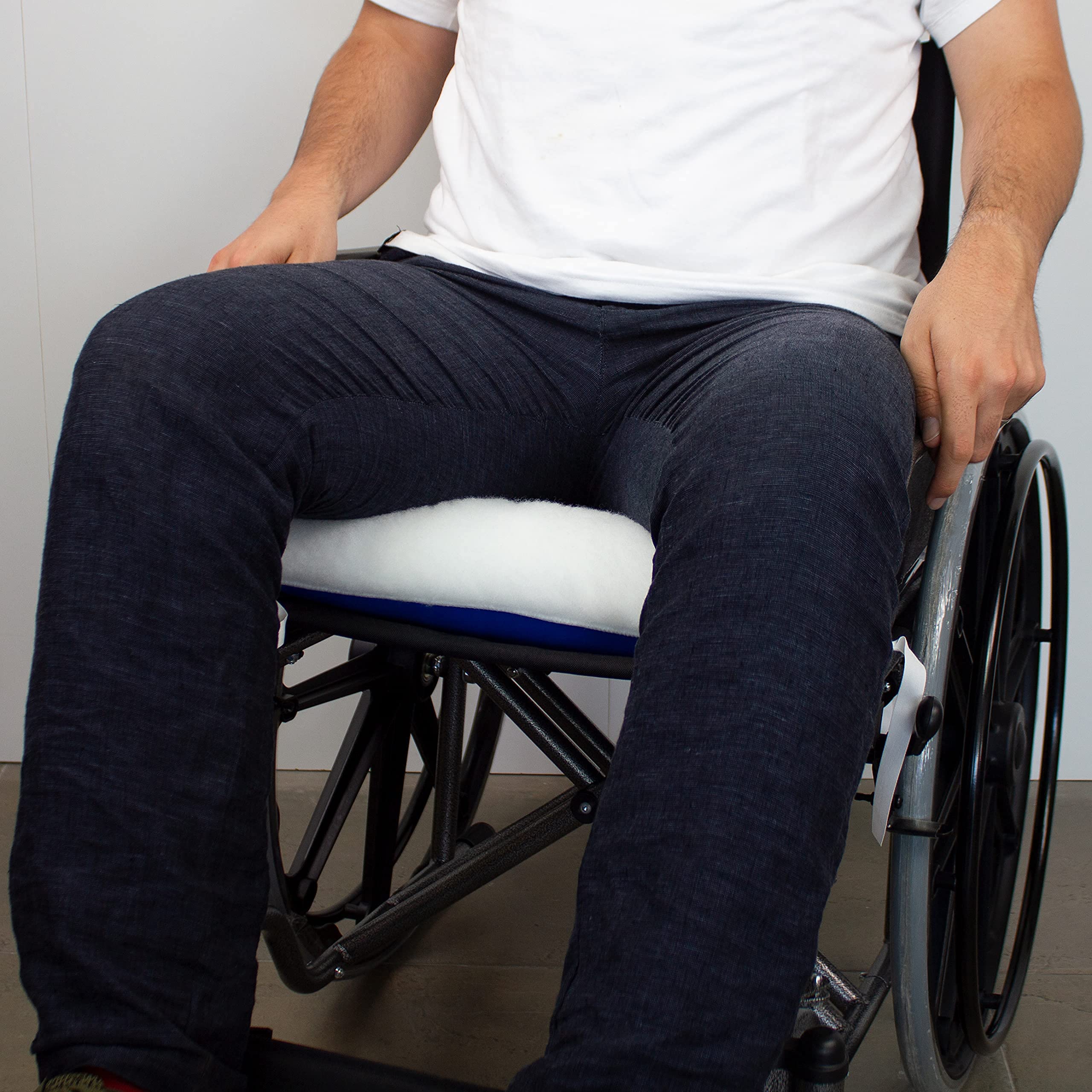 Mobiclinic®, Cojín Antiescaras, Cuadrado, con Agujero, 40 x 38 cm, Alivio Presión, Prevención de Úlceras, 10 cm Grosor, Funda Impermeable, Silla de Ruedas, Sofá, Blanco