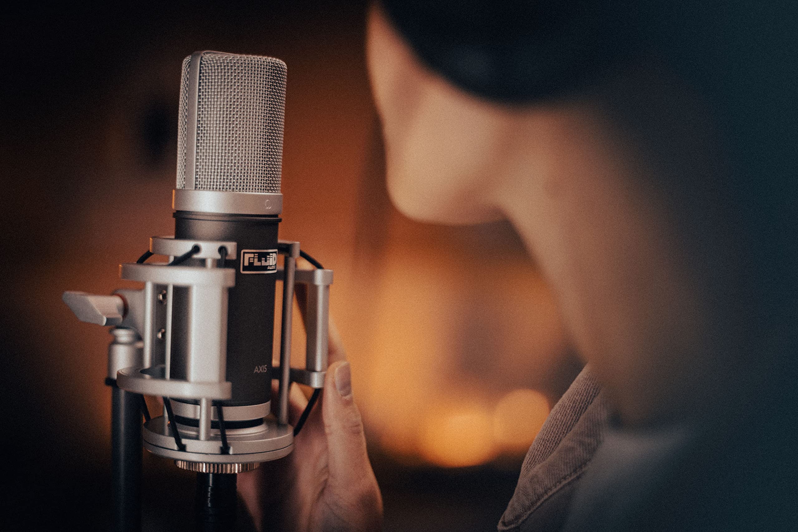 Microfono da studio a condensatore professionale Fluid Audio Axis (diaframma d'oro da 34 mm, diagramma polare cardioide, incluso shockmount, cavo XLR, chitarra, percussioni, 20Hz-20kHz),Nero
