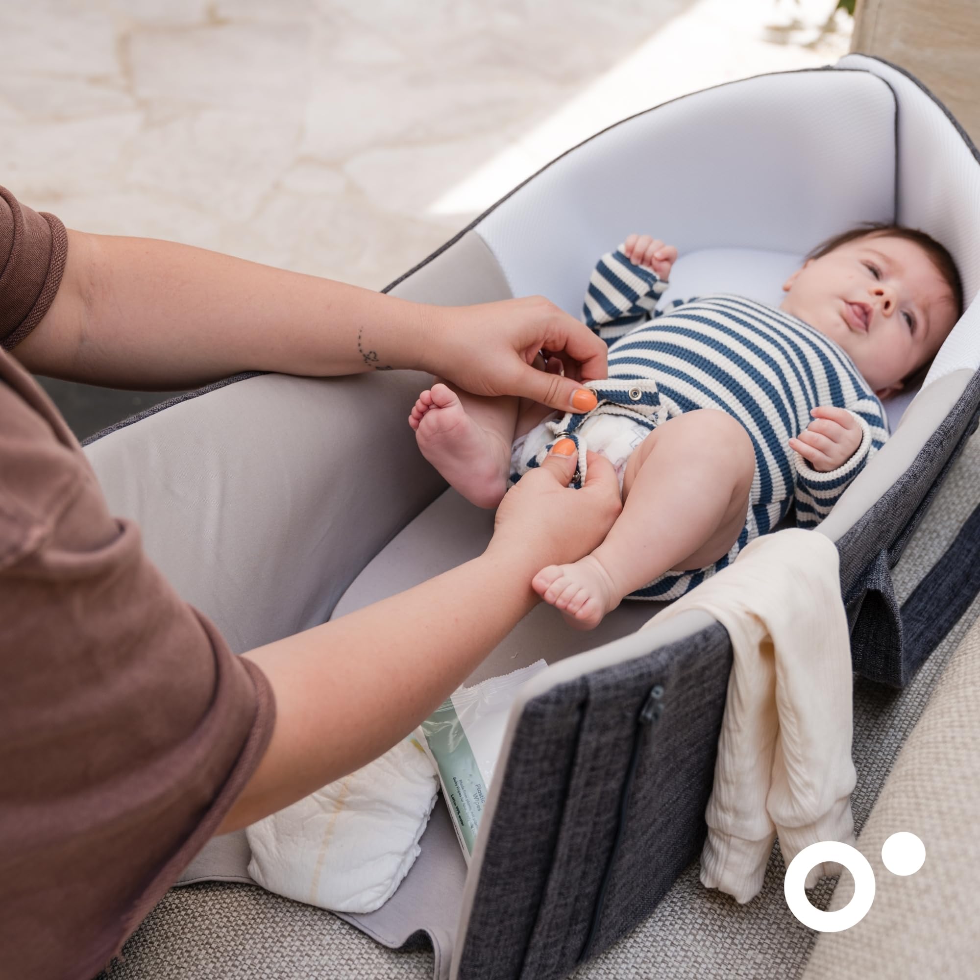 doomoo Nid bébé Nest & Go - Couffin transportable et sécurisé - Nomade et Facile à Transporter - Très Confortable - Coton Organique & Ultra Doux, Gris