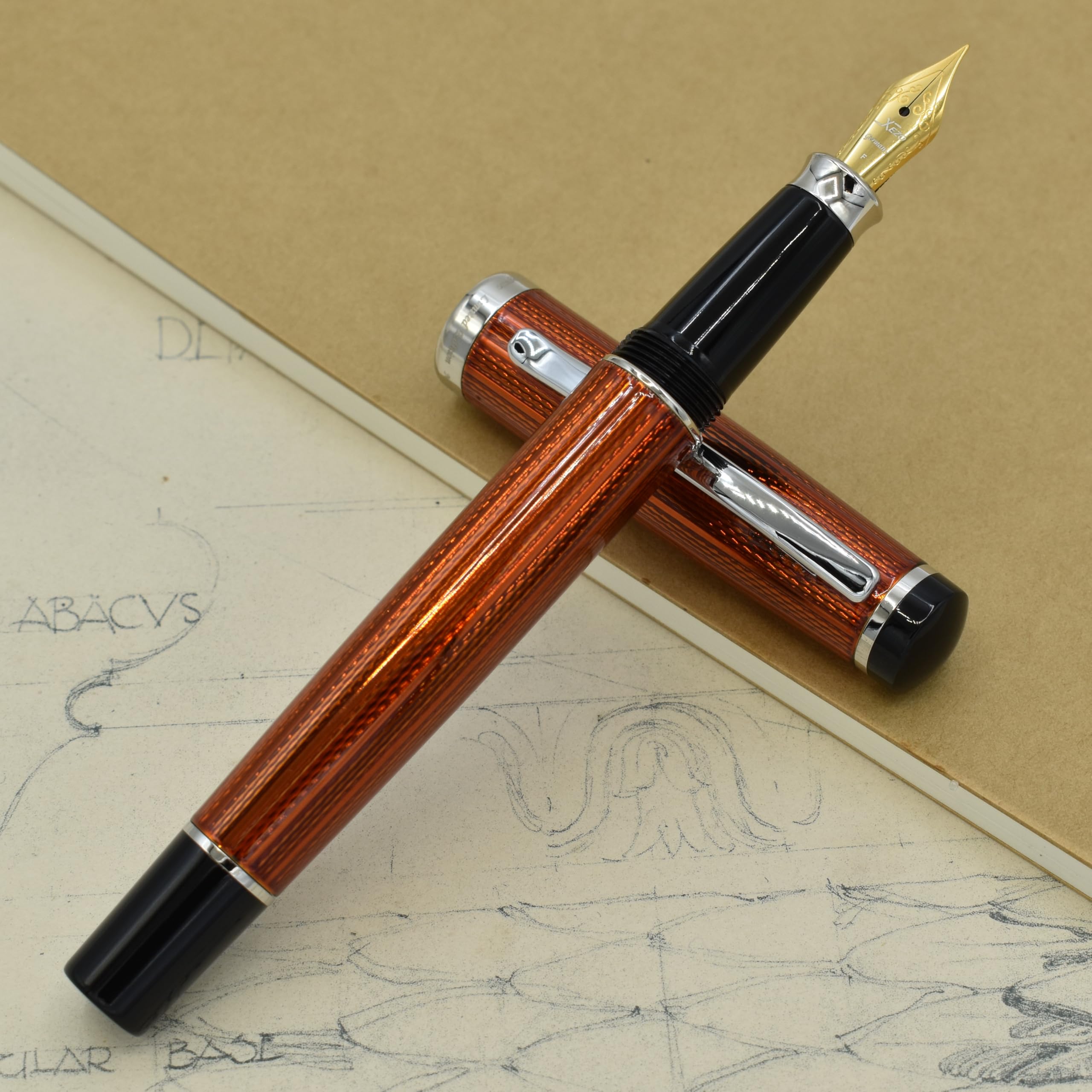 Penna Stilografica Xezo Speed Master: Pennino Fine, Corpo In Ottone Bianco Opaco Con Madreperla Bianca E Finiture Oro Rosa - Leggera 29g