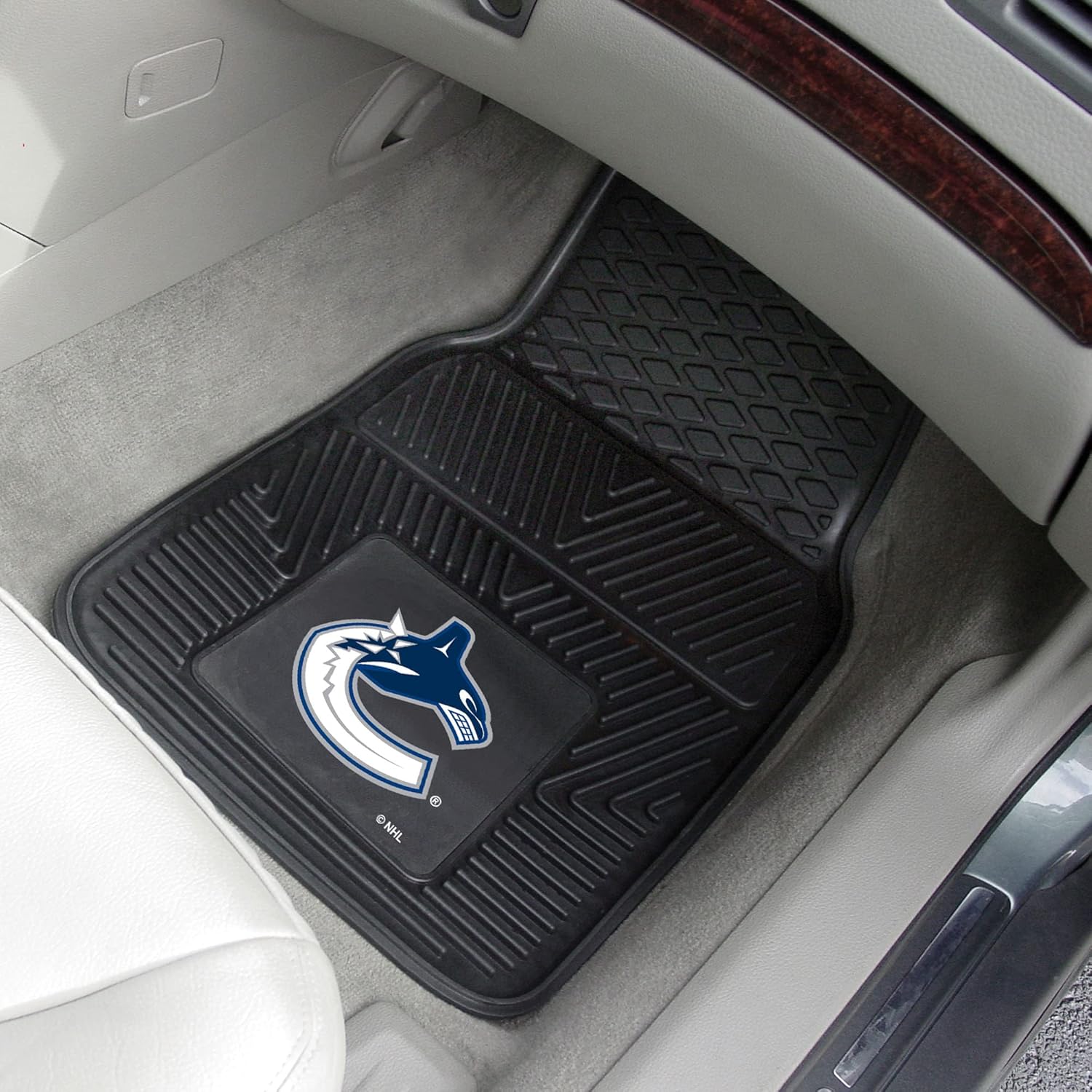FANMATS - 10453 NHL Vancouver Canucks Vinyl Heavy Duty Car Mat 18"x27"