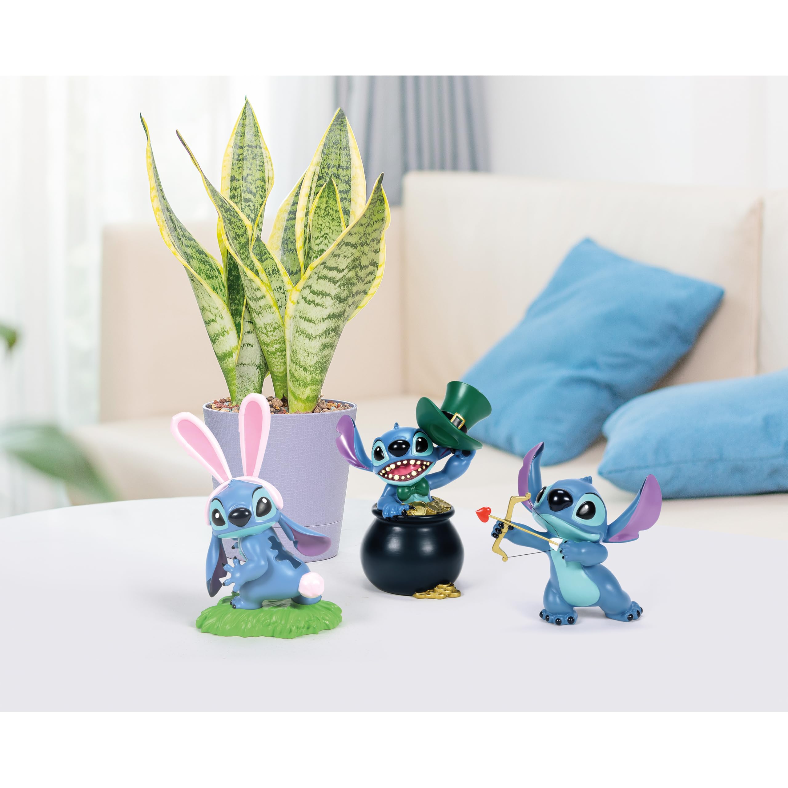 Amazon.com: Enesco Disney Showcase Lilo and Stitch Holiday Easter