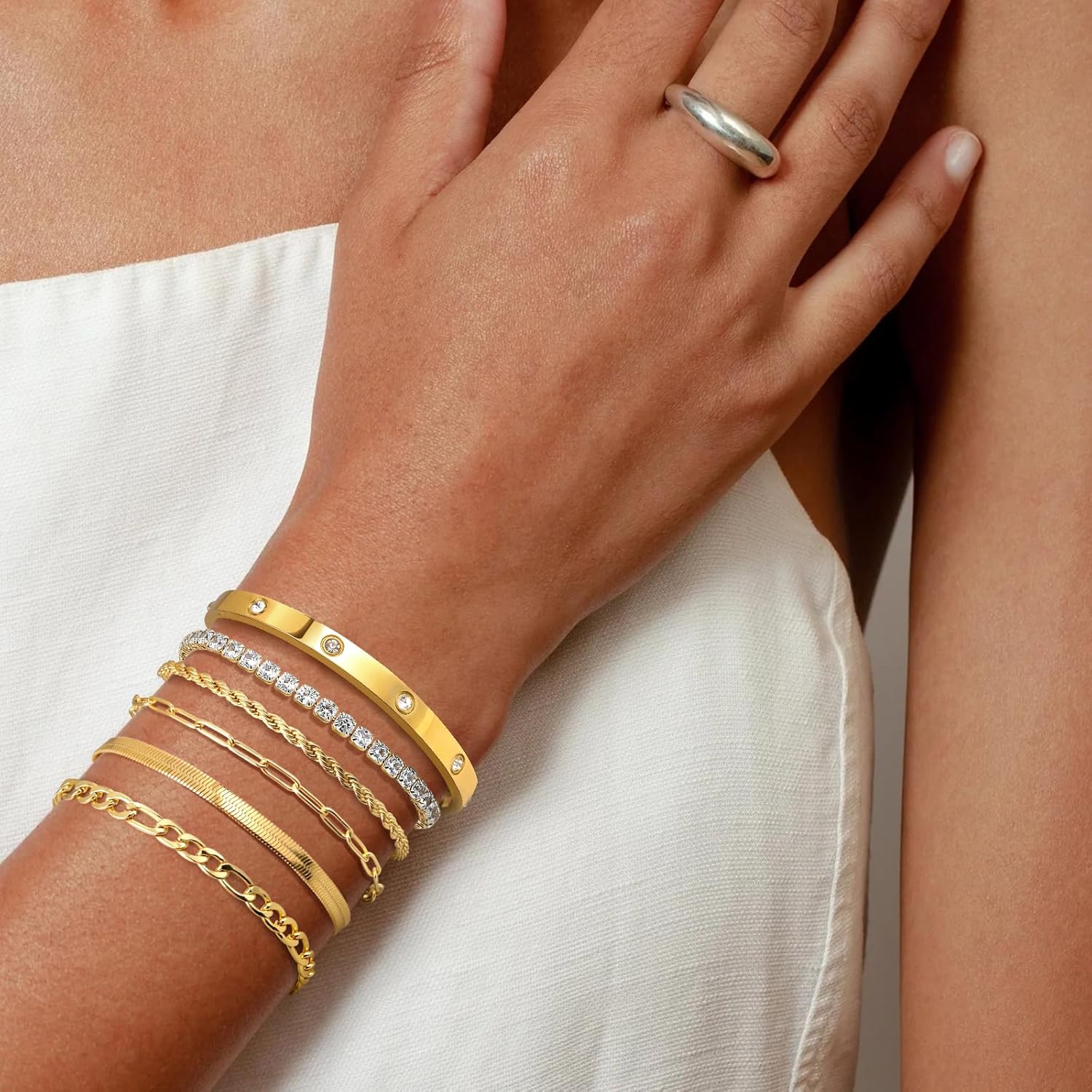 MOINSPIRE Gold Bracelets for Women Non Tarnish, Dainty 18K Gold Plated Bracelets Stack Trendy Waterproof Stackable Bangles, Cuban Link Paperclip Chain Jewelry Set Fashion Accessories Gifts for Women