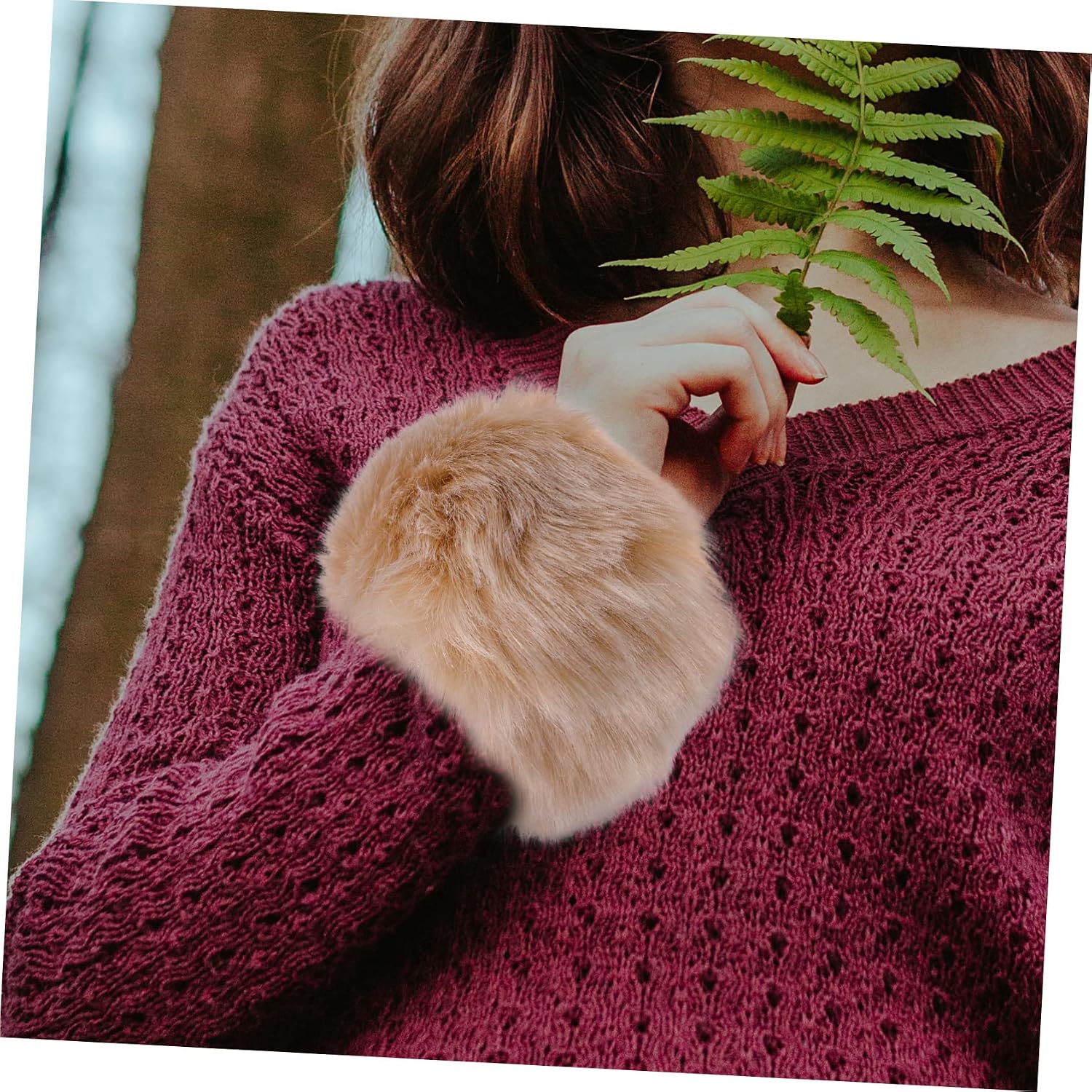 Faux Fur Wrist Cuffs for Women Winter Fuzzy Hand Warmers Soft Faux Fur Arm Sleeves 1 Pair for Cold Weather and Holiday