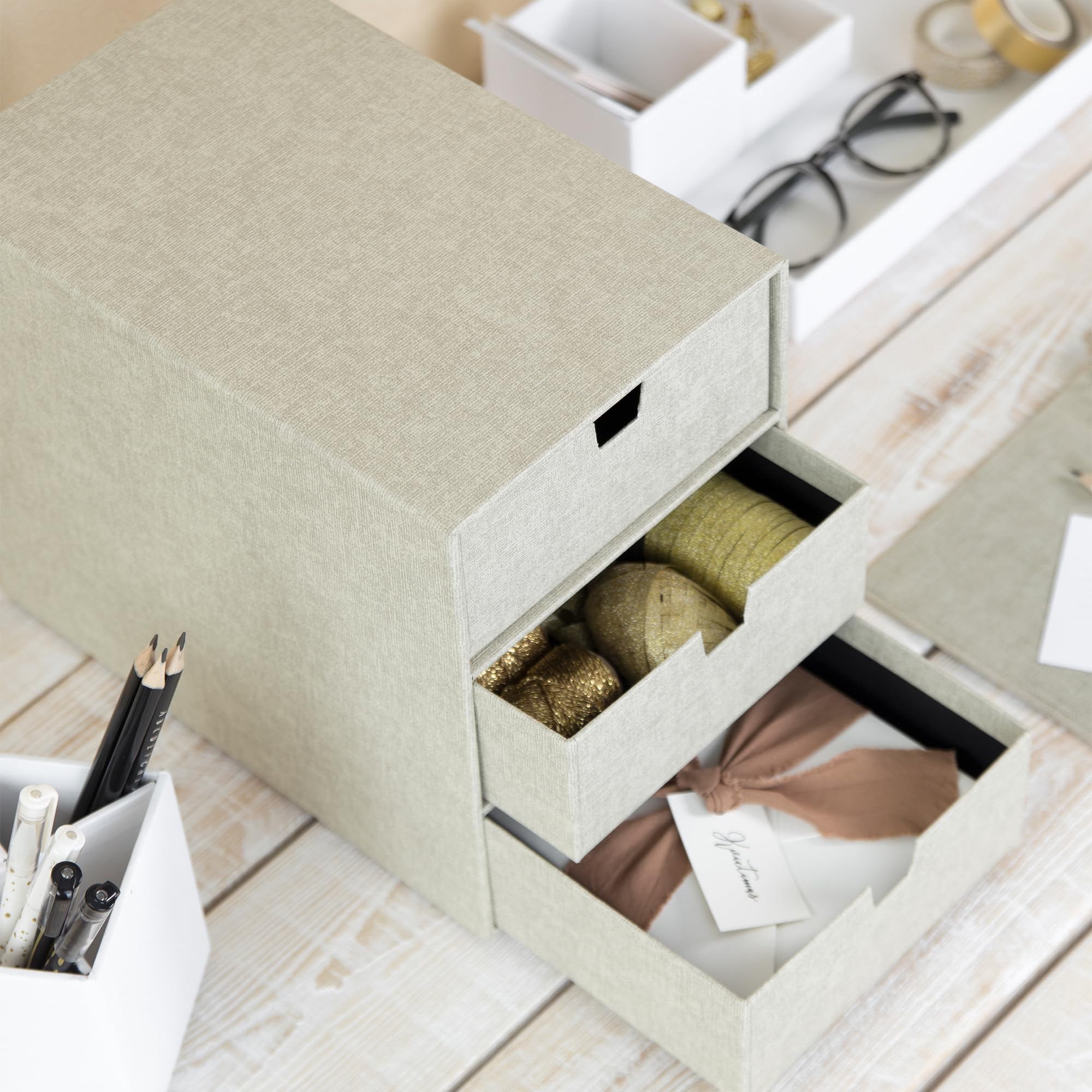 BIGSO INGRID Schubladenbox für Dokumente und Bürobedarf – Schreibtisch Organizer mit 3 Schubladen – Ablagesystem aus Faserplatte und Papier in Leinenoptik – beige