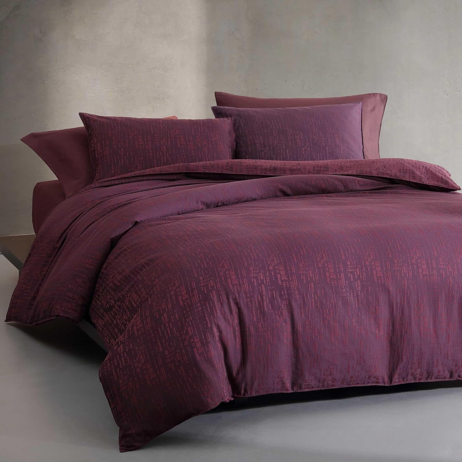 Calvin Klein - Queen Duvet Cover Set, Soft Textured Cotton Bedding with Button Closure, 3 Piece Bed Set with Matching Pillowcases (Linear Circuit Red)