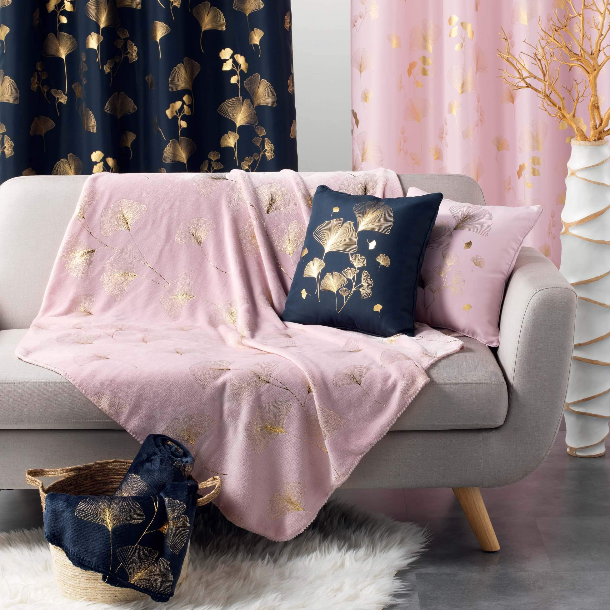 Plaid Douceur D'Intérieur Bloomy 125x150 Cm - Poliestere Rosa E Oro Con Stampa Metallizzata, Morbido E Lavabile A 30°