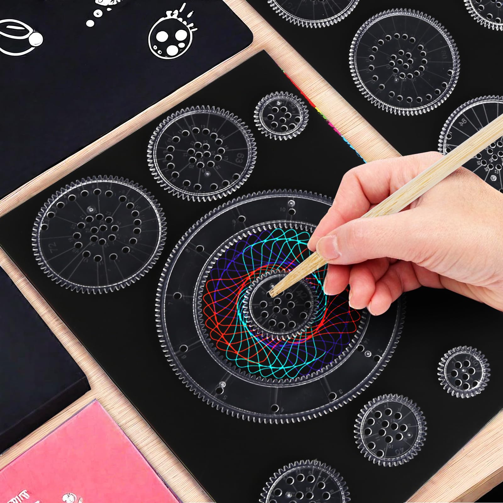 28 Spiral Designer, Kreatives Spirale Spielzeug, Mandala Schablone mit Kratzbilder und Stiften, Multifunktionales Spirograph Kinder ab 8, Malschablonen Kinder Deluxe Kit