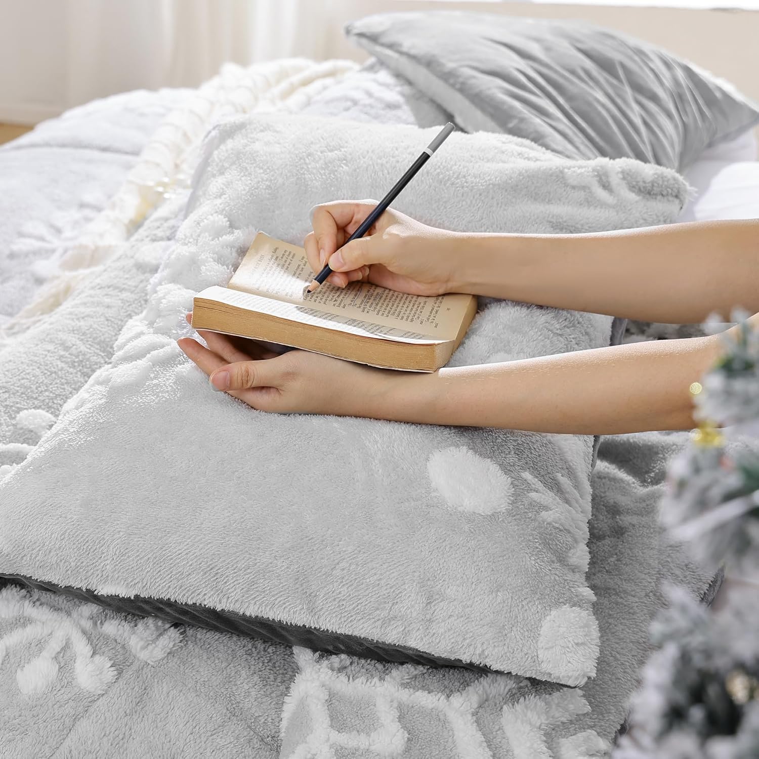 JANZAA Christmas Bedding Queen Comforter Set with White Snowflake Stereoscopic on Grey Comforter Soft Velvet Comforter Set