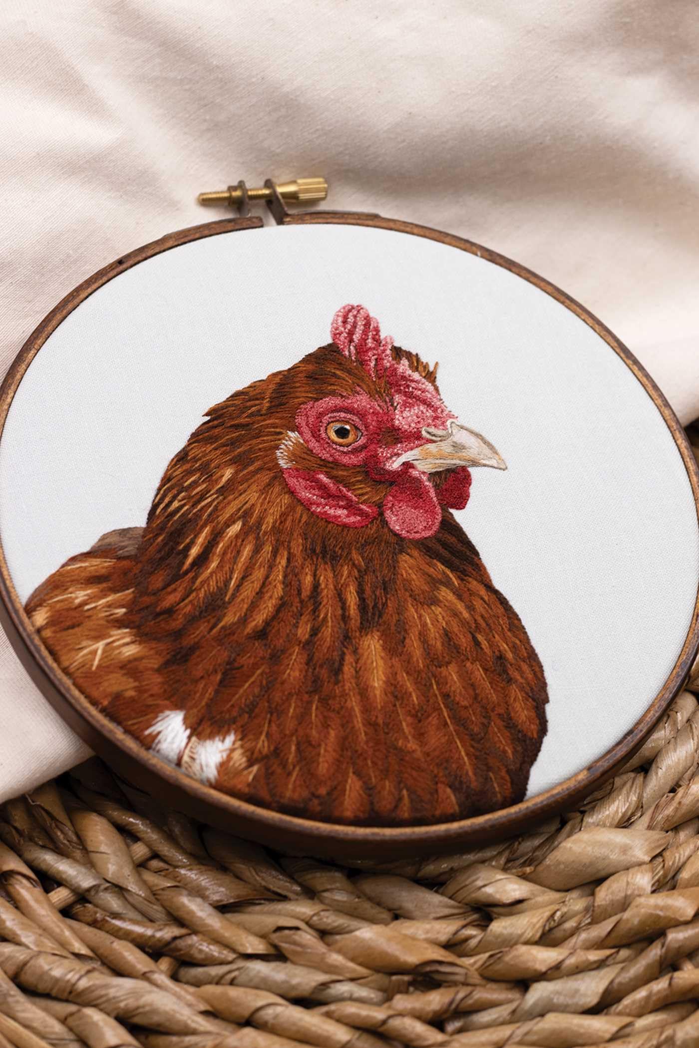Embroidered Animal Portraits: A Guide to Thread Painting Fur, Feathers, Spines & Scales