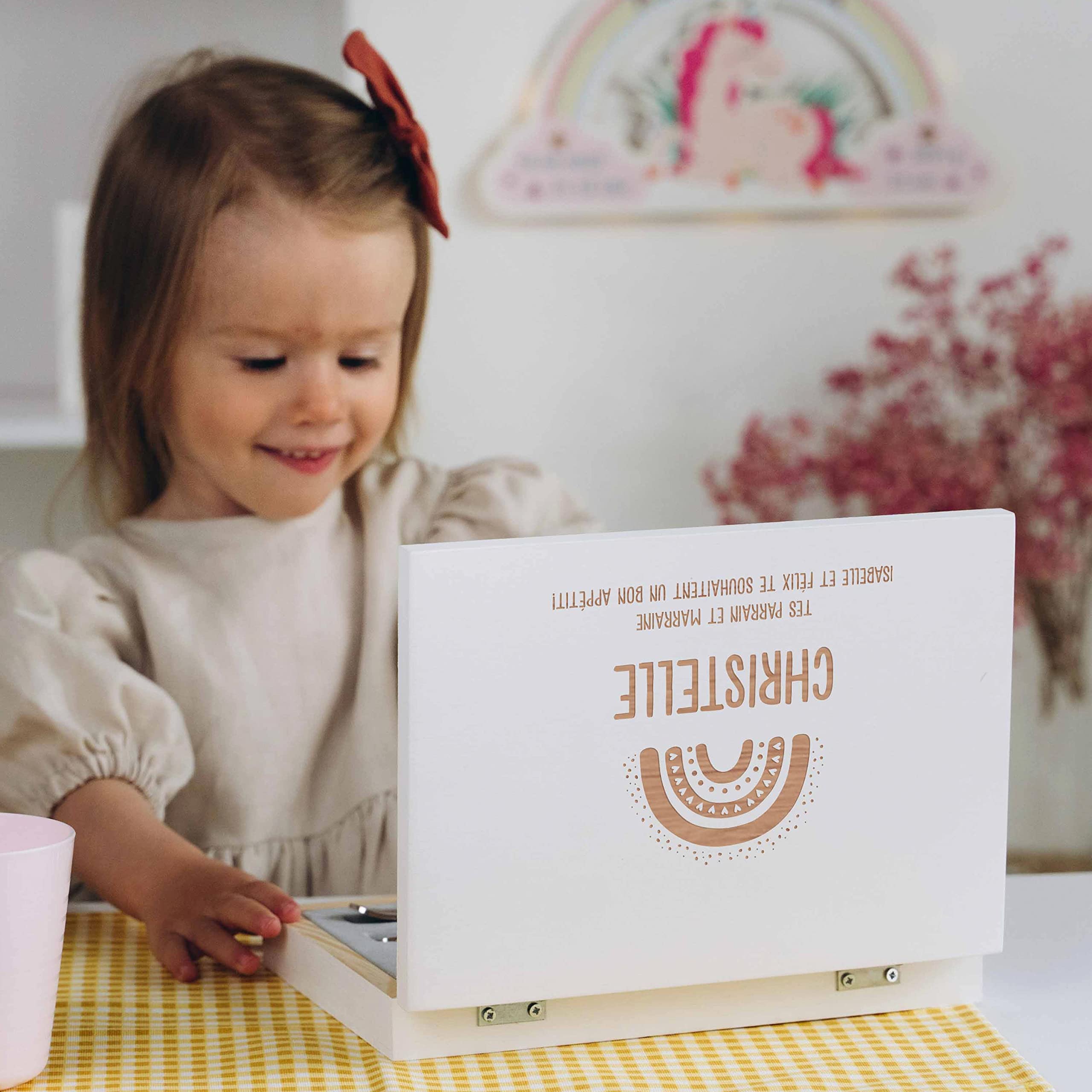 LAUBLUST Couvert Enfant personnalisé - Cadeau personnalisé - Arc-en-Ciel avec des cœurs - Blanc - 4 pièces - Couverts Enfant en INOX