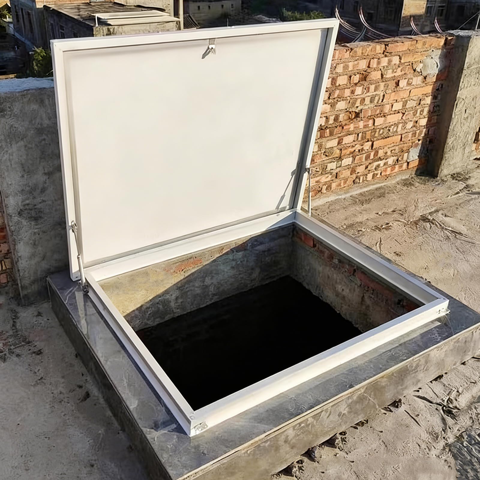 Bâche de fenêtre de sous-sol pour garder votre atelier au sec