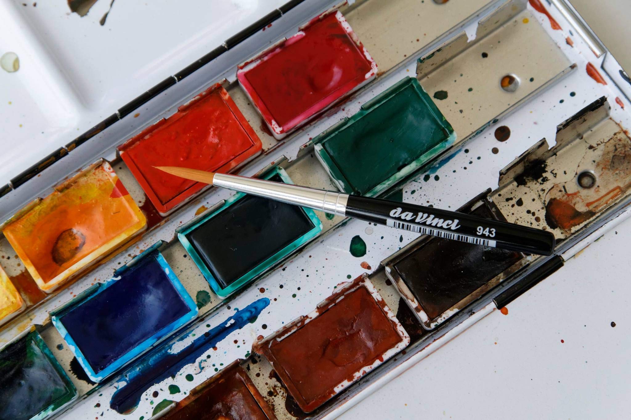 Schmincke Aquarellfarbe, Akademie Aquarell Malkasten, Metallkasten, 24 x 1/1 Näpfchen. mit Davinci Pinsel Free, Made in Germany