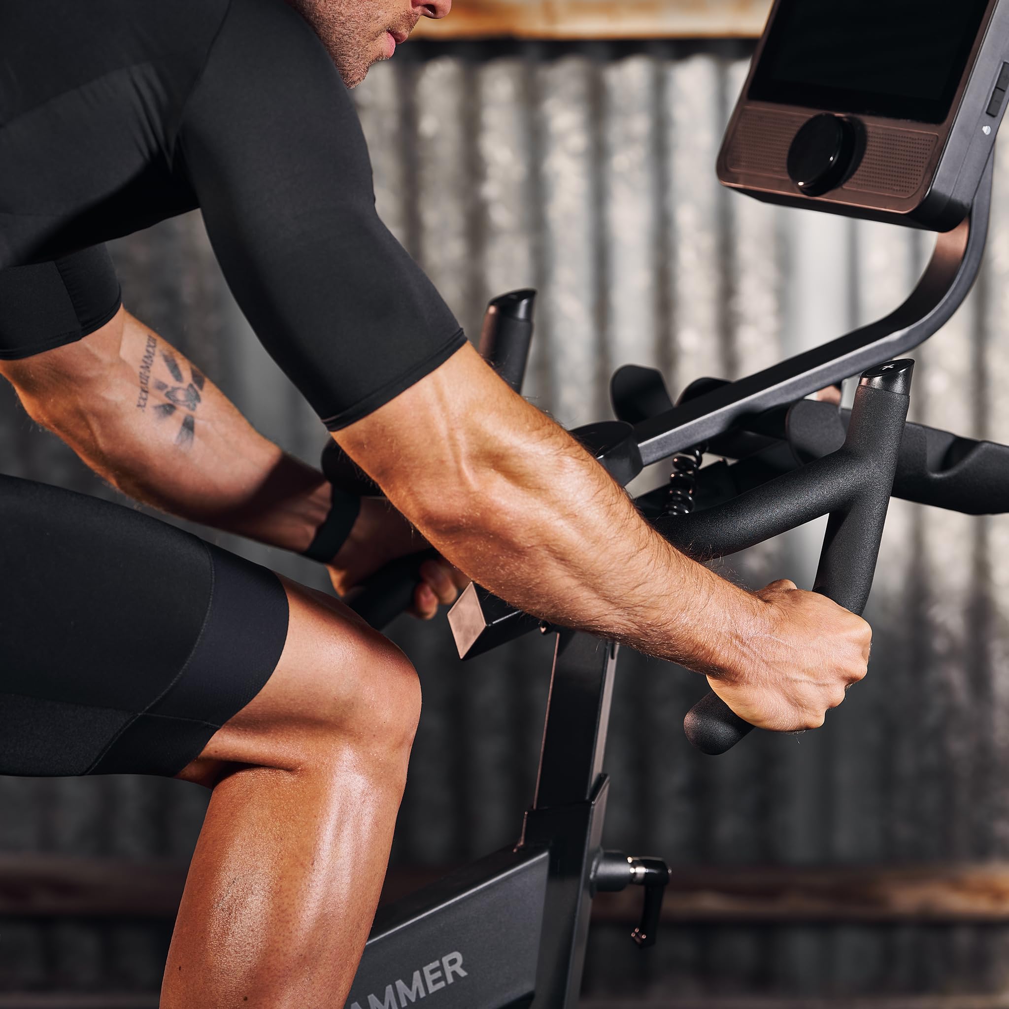HAMMER Speedbike HyRace SR – Indoor Cycle Heimtrainer mit 20 kg Schwungmasse, TFT-Touchscreen, Tablet- & Smartphonehalterung, Bluetooth, kompatibel mit Kinomap & Zwift, Fitnessbike in Studioqualität