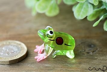 Miniature Glass Frog Handmade Tiny Mini Green Frog Little Garden Decor Ornament Gift Collectable Terrarium Decor Small Desk Sculpture