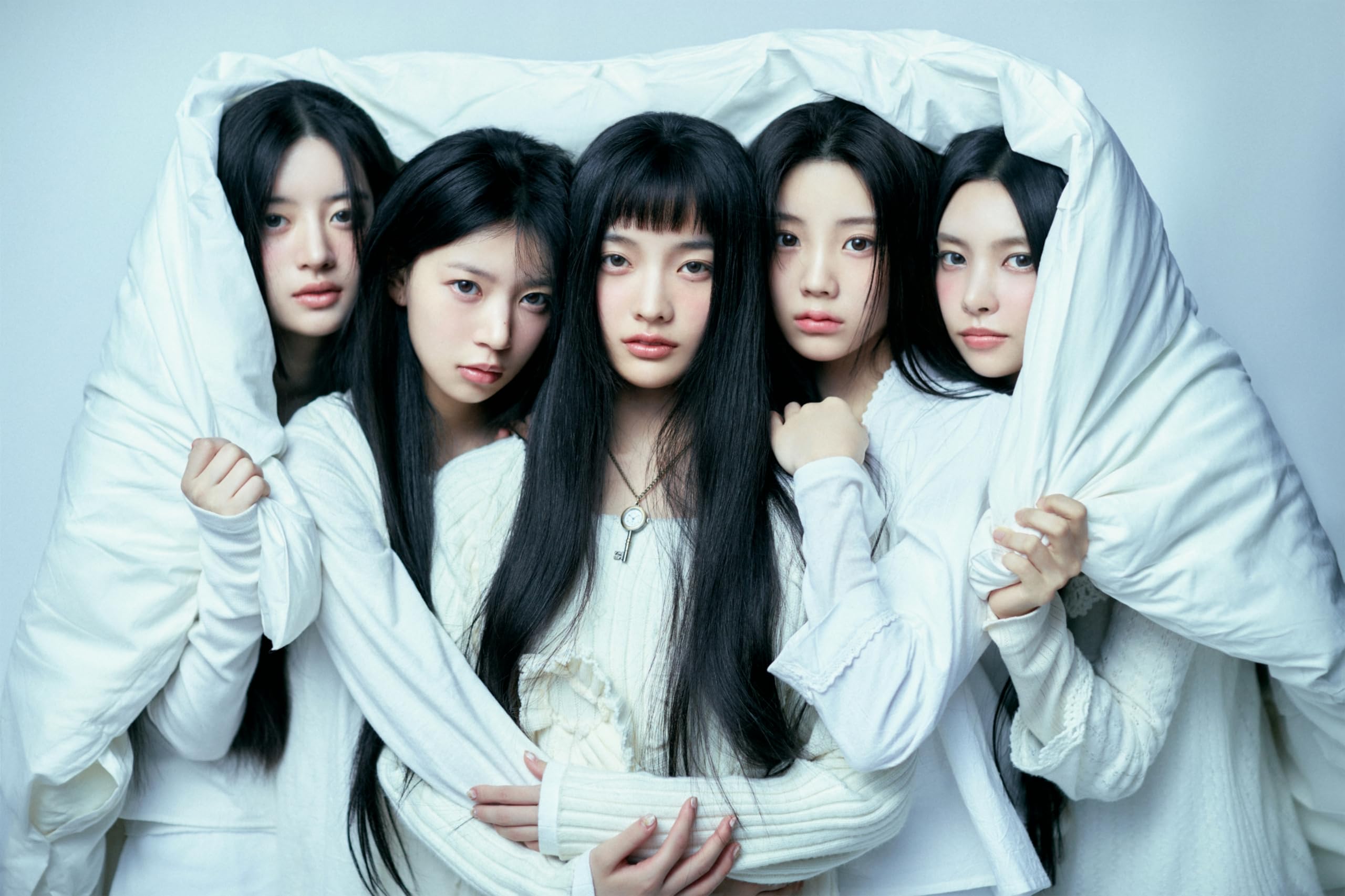 Amazon.co.jp: ILLIT Super Real ME 1st Mini Album Contents+