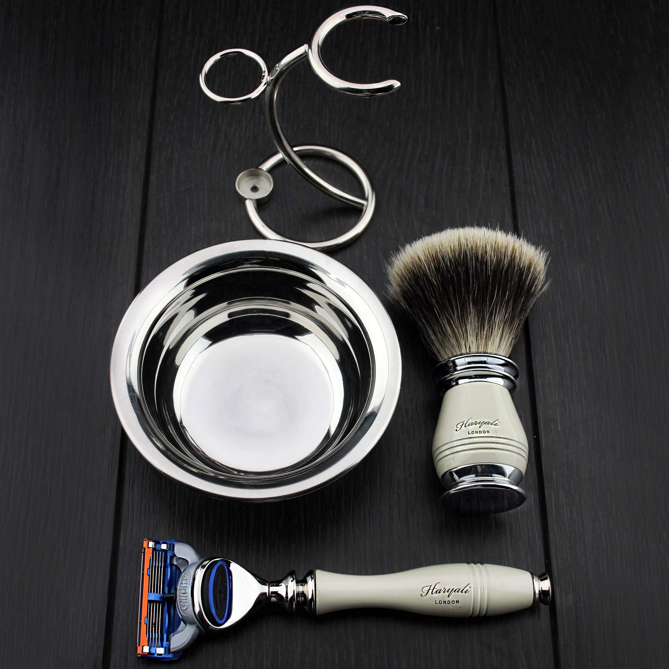 Haryali London Set da barba da uomo con rasoio a 5 angoli, pennello per peli di tasso con punta argentata, supporto per rasoio e ciotola da rasatura Perfect Shaving Kit