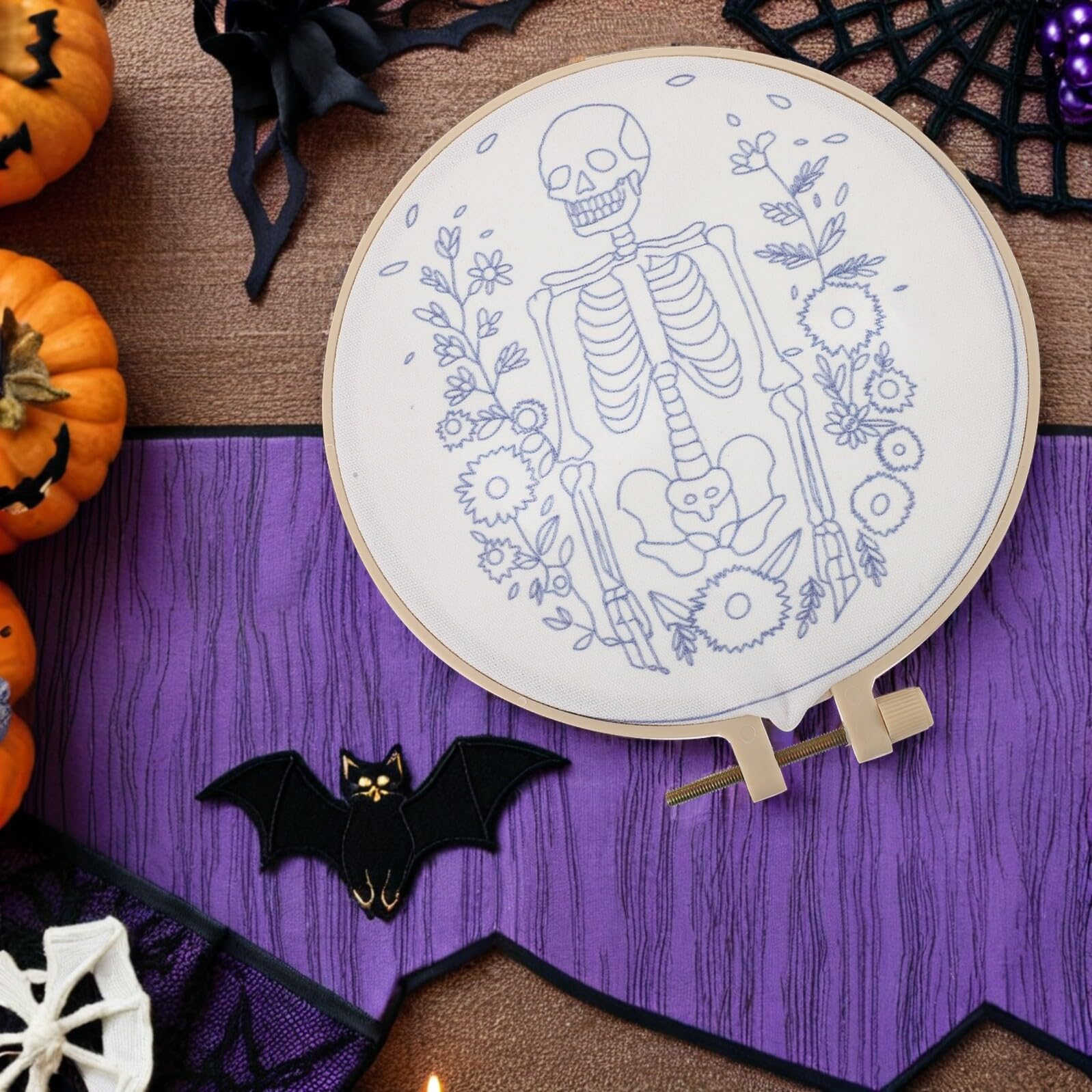 TOKIDNY Kit de Bordado Halloween para Principiantes con Diseños Únicos Incluye Tela Estampada y Aguja Set DIY para Manualidades Festivas para Adultos y Decoración Artesanal