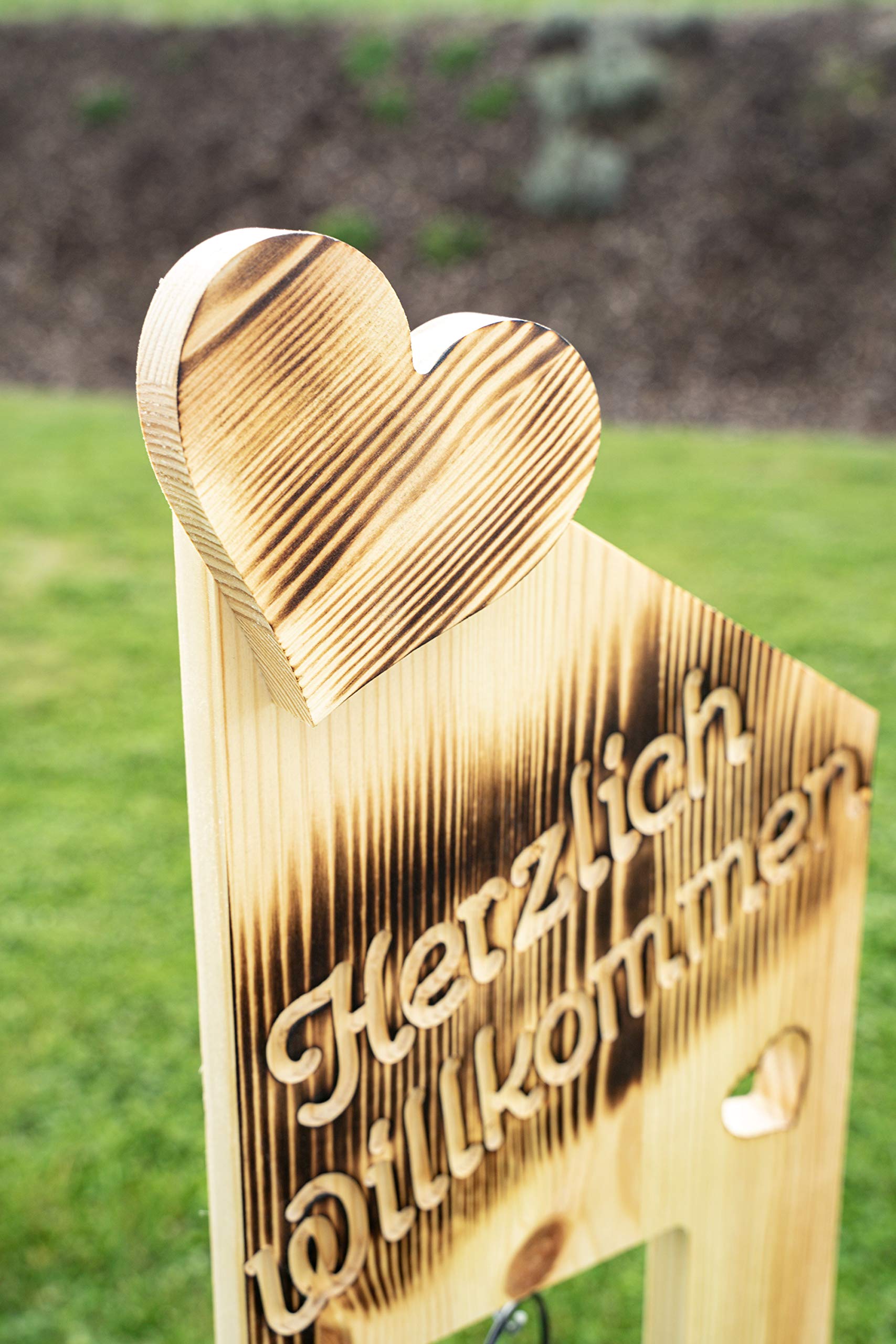 Deko Schild geflammt Herzlich Willkommen NR20 mit 2X Teelichthalter - Geflammtes Herzlich Willkommen Schild - Türschild Holz Deko, Gartendeko, Türdeko - Lackiert & Wetterfest - 25 x 20 x 79 cm