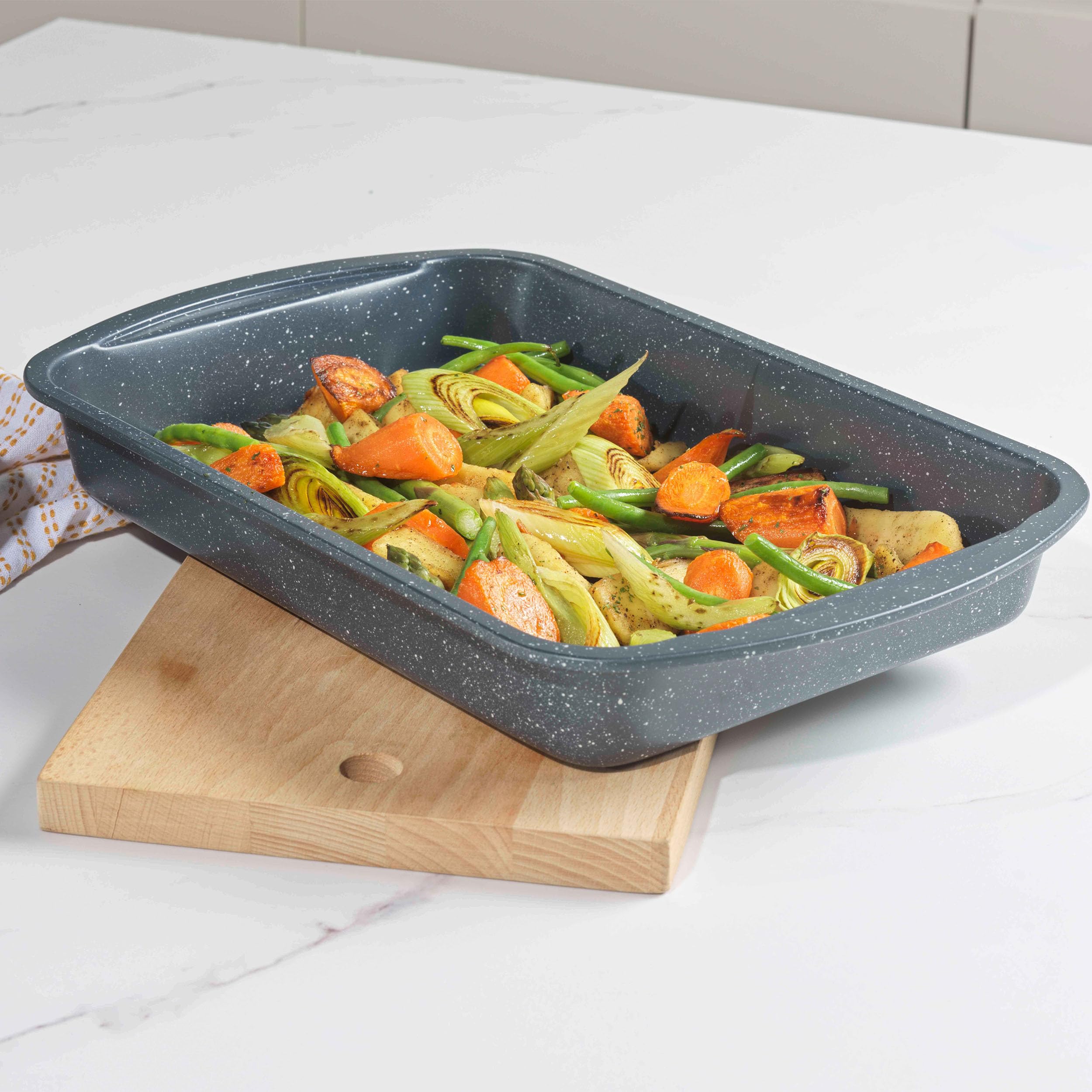 Russell Hobbs COMBO-5446 Roasting Pan Set of 2-38cm Non Stick Oven Roasting Tray with Handles, PFOA Free, Carbon Steel - Image 3