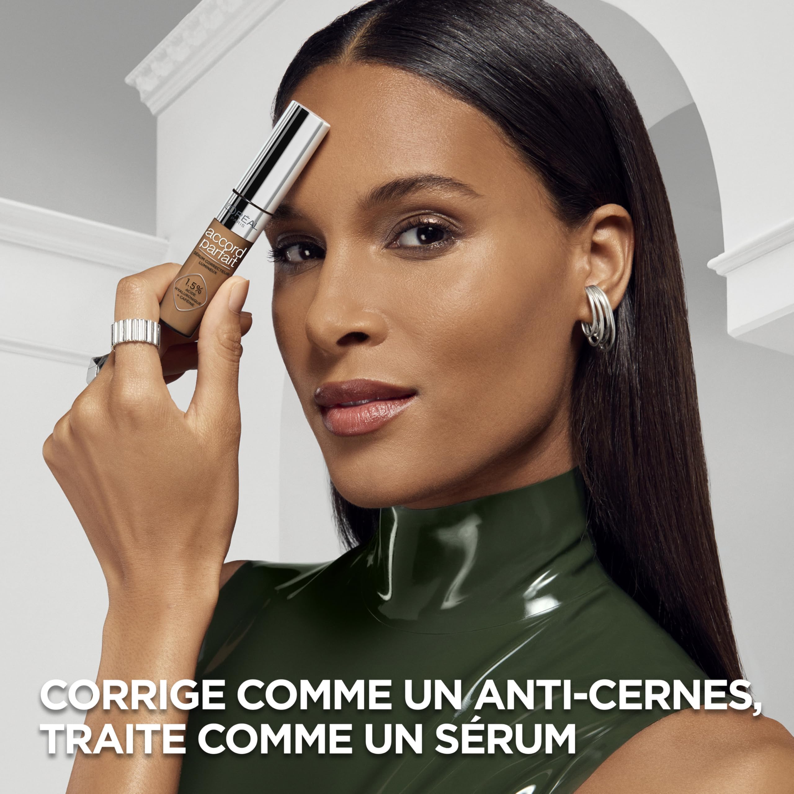 L'Oréal Paris - Świecące serum korygujące - Koryguje cienie i nawilża - Formuła z kwasem hialuronowym i kofeiną - Idealne dopasowanie - Odcień : 0,5D - 11 ml