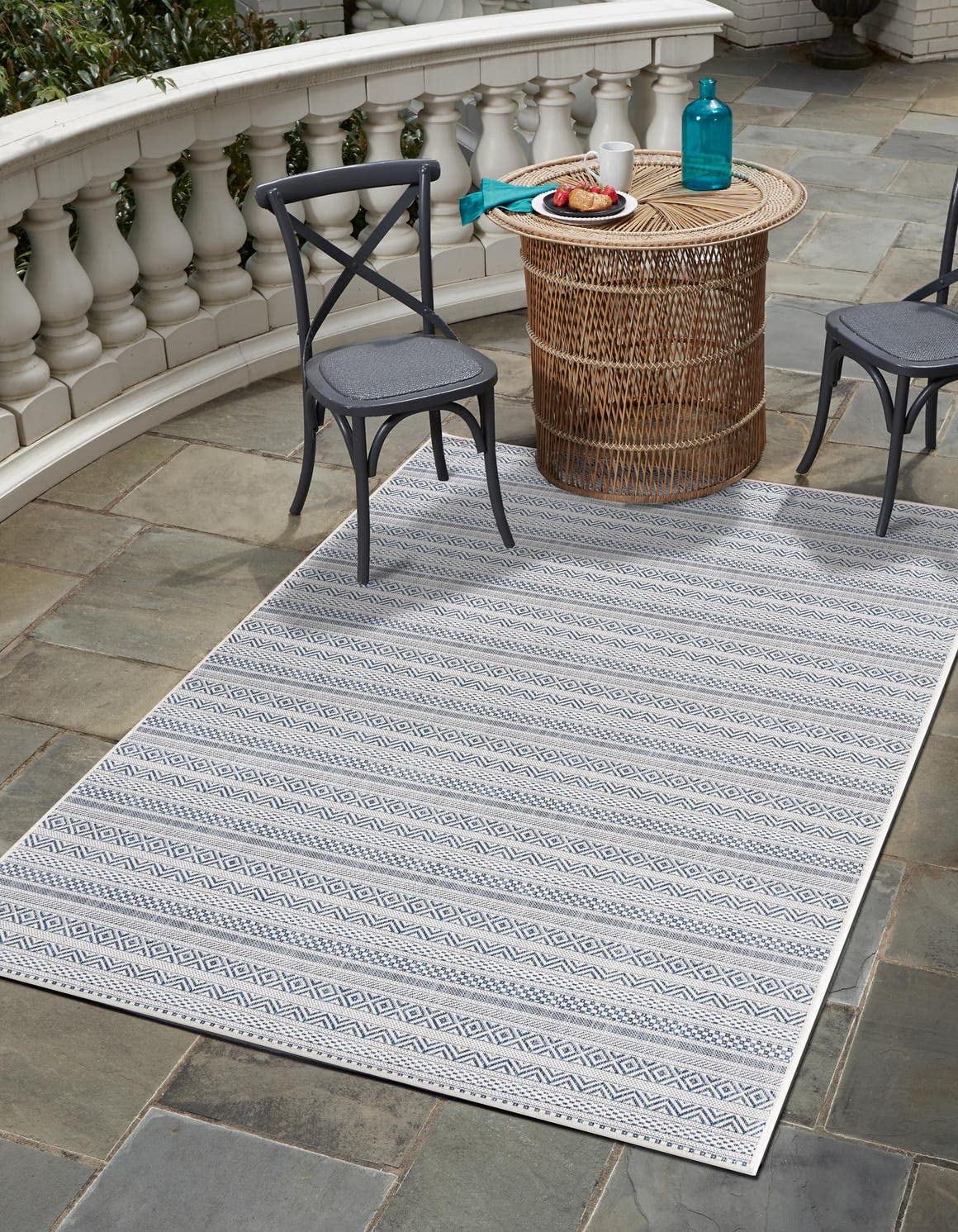 Unique Loom Outdoor Striped Collection Area Rug - Maia (7' 10" x 11' Rectangle, Light Blue/Ivory)