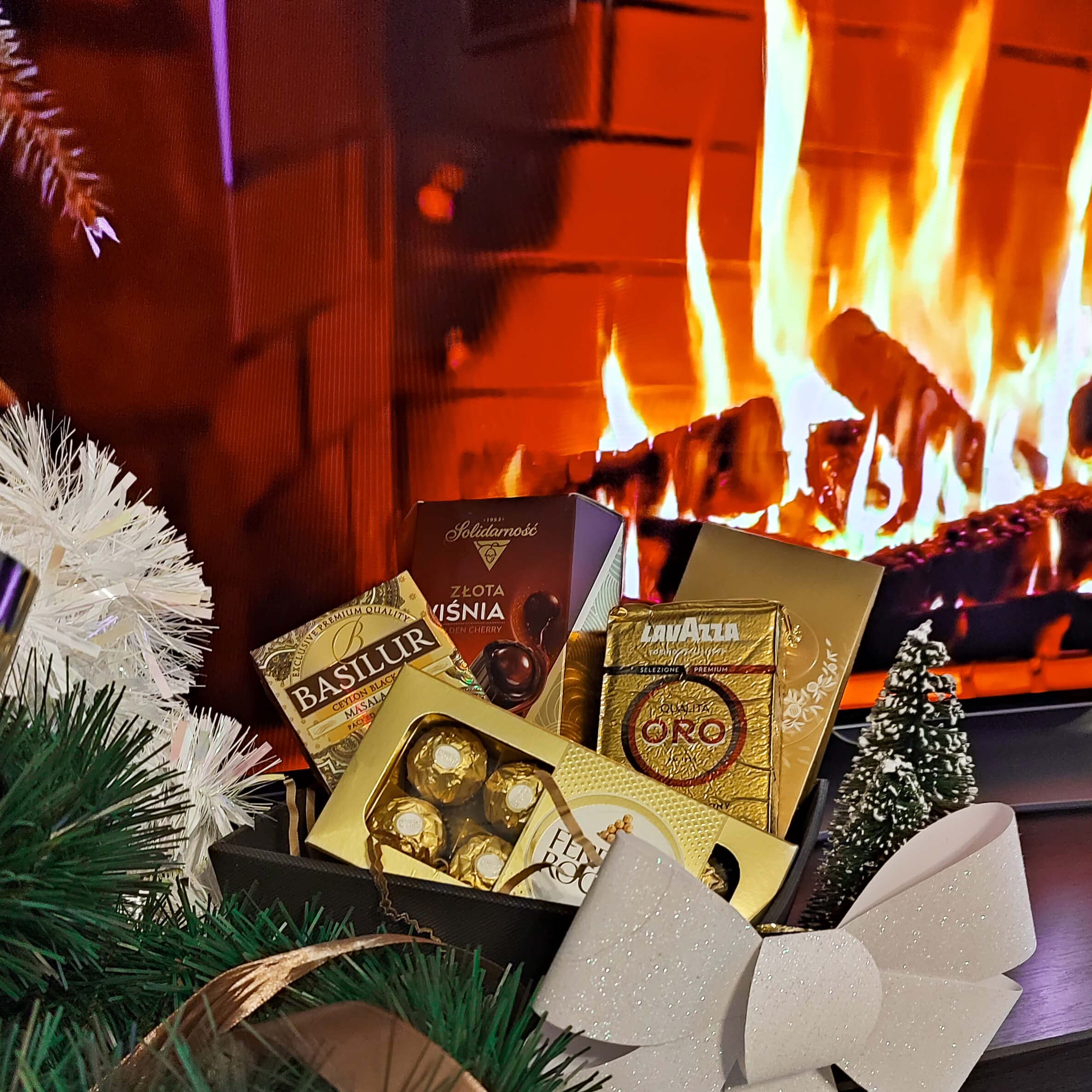 Geschenk Set Golden Kollektion - 5 verschiedene Produkte - 3 Schokoladenbox, exklusive Kaffee Lavazza und Ceylon-Schwarztee Basilur - Ferrero Rocher - Frau - Mann