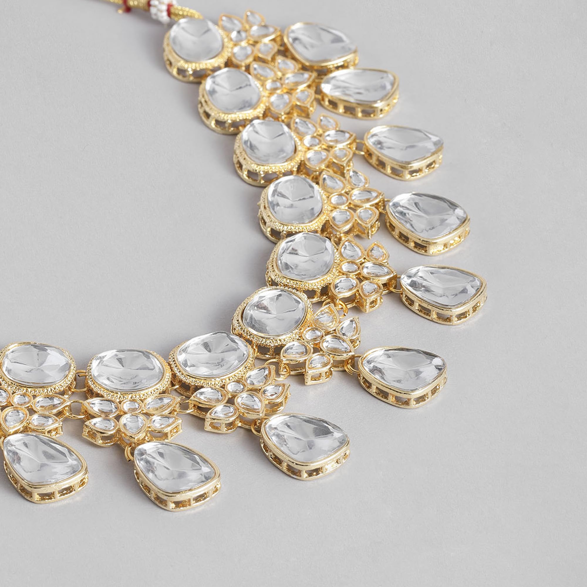 Dazzling Kundan Necklace Set with Maang Tikka