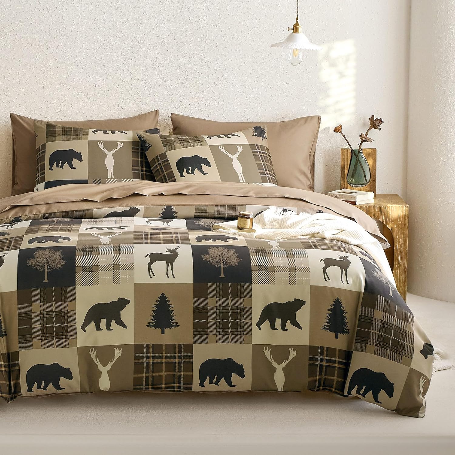 Wake In Cloud - Rustic Duvet Cover Set, Cabin Christmas Lodge Western Country Bear Deer Holiday RV Outdoor Winter Theme, Soft Lightweight Bedding, 3-Piece, Brown, Queen Size