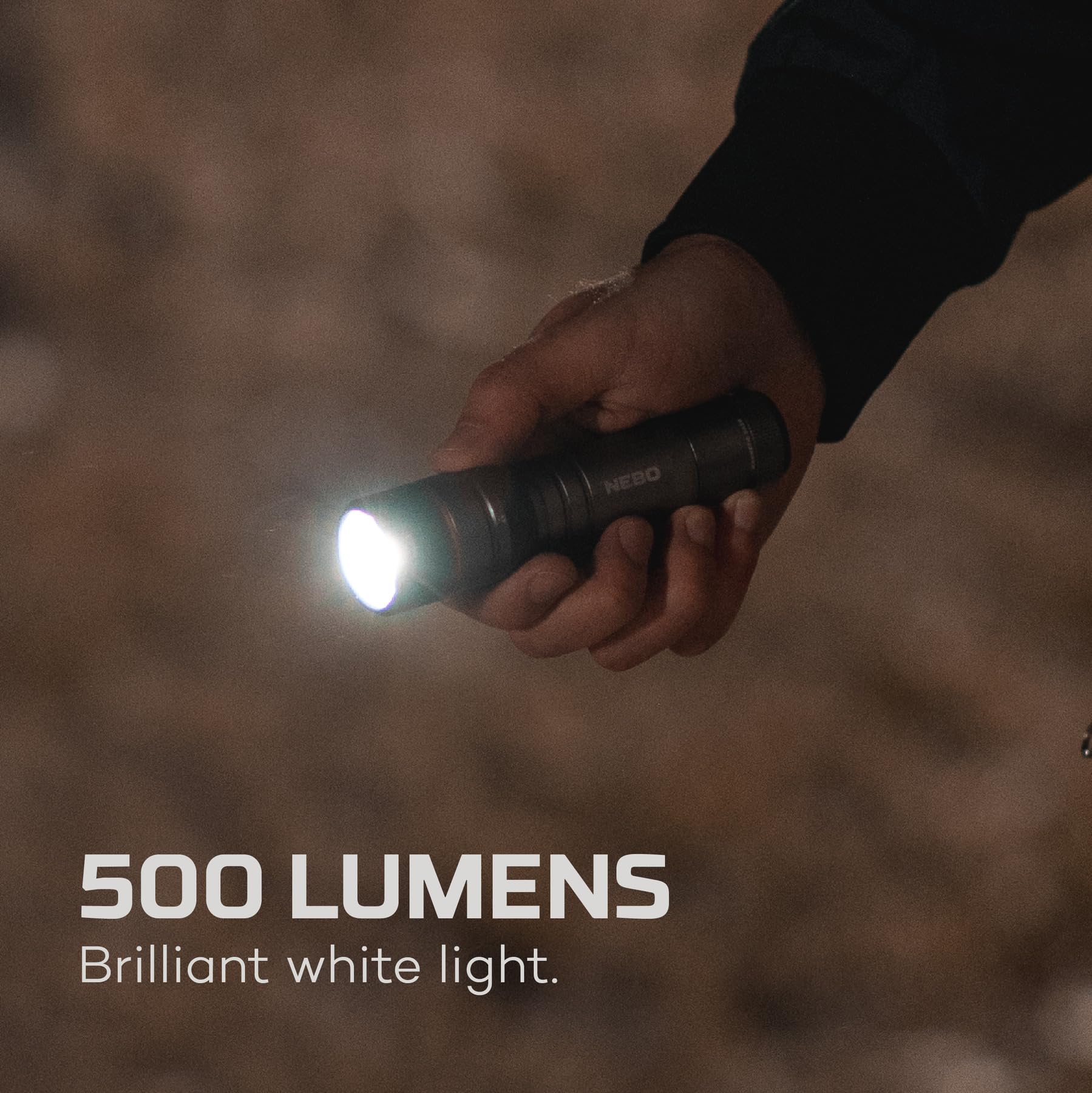 NEBO Newton 500 lumenów | Czarna wodoodporna latarka LED | Zasilana baterią AA z podstawą magnetyczną