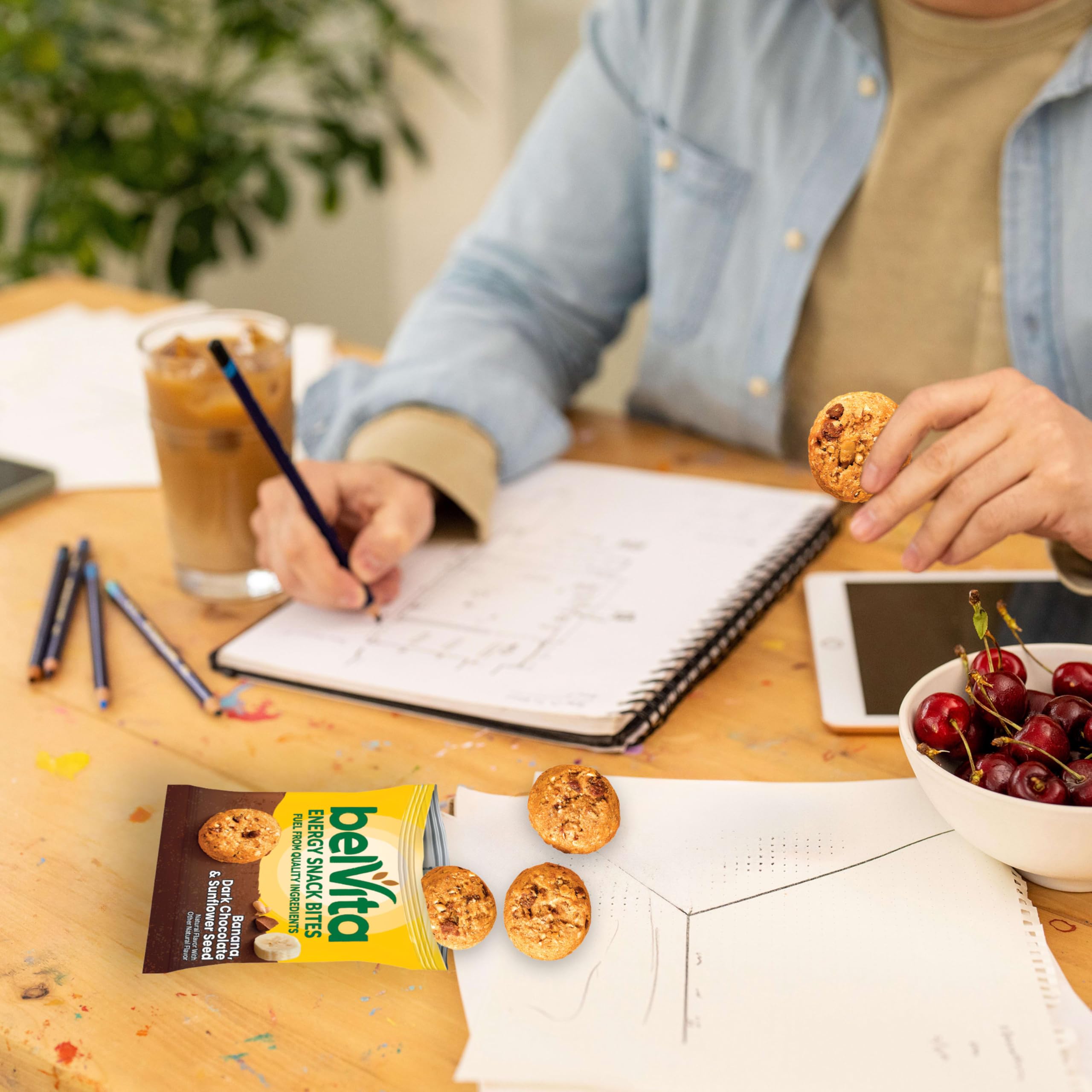 belVita Energy Snack Lot de 15 paquets de collations variées, banane chocolat noir et graines de tournesol, myrtille et graines de tournesol