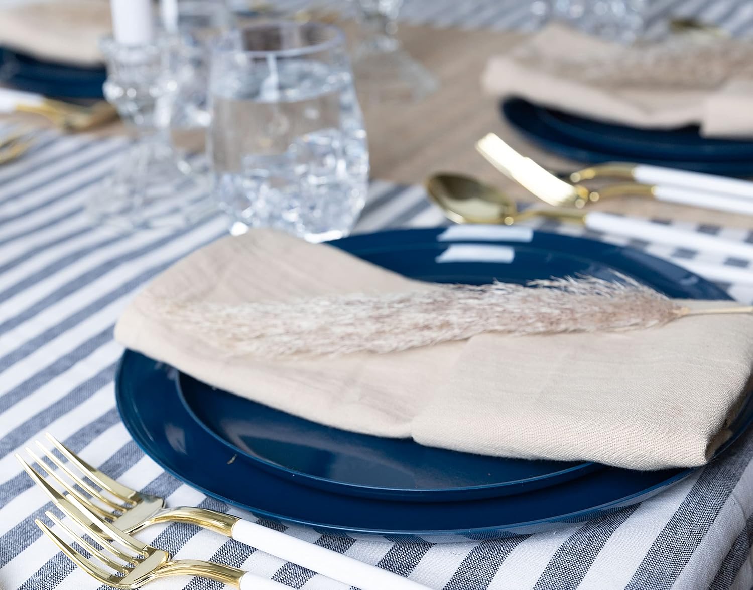 [30 Pack 6.3''] Dark Blue Plastic Party Plates Edge Collection Premium heavyweight Elegant Disposable Tableware Dishes - Image 4