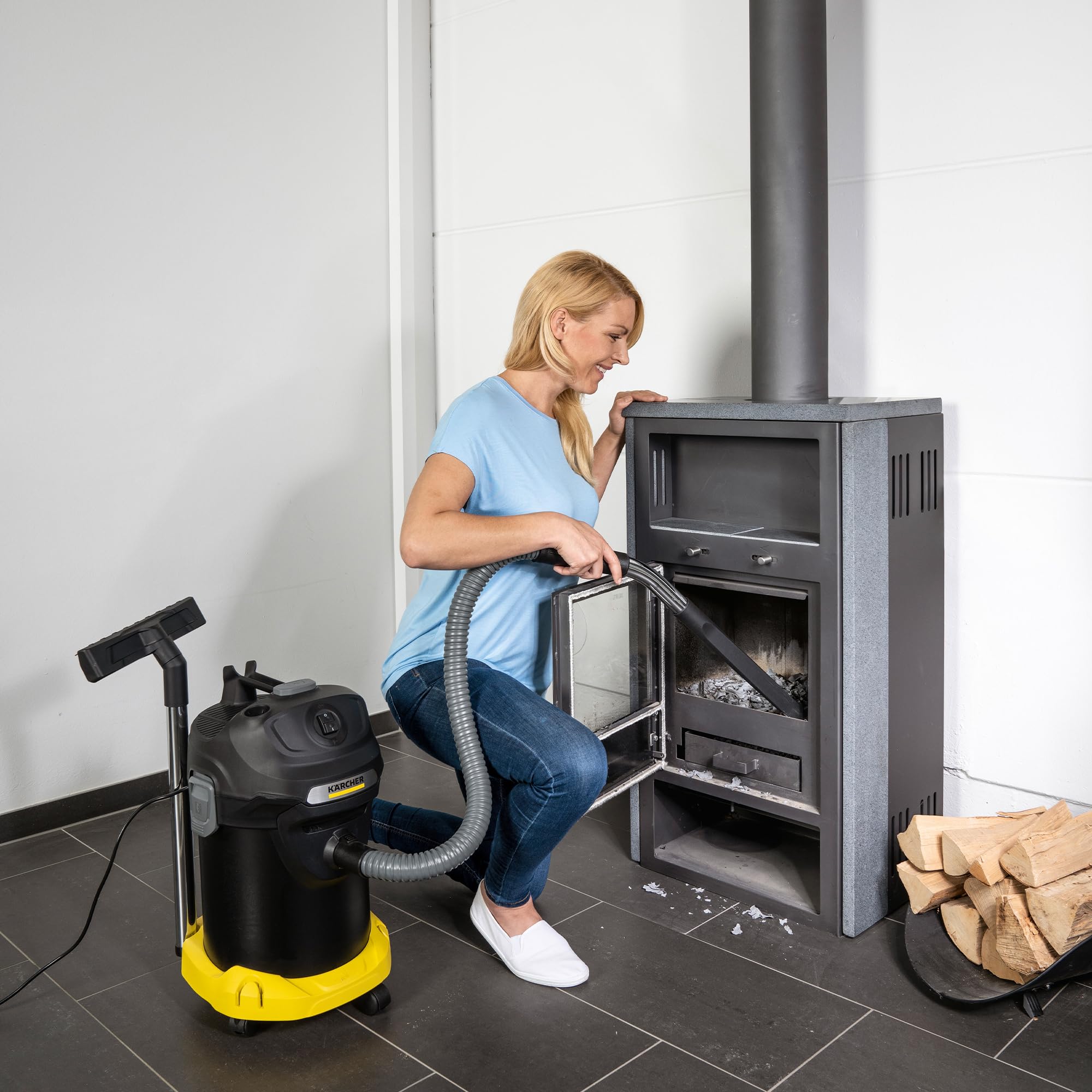 KÄRCHER Aspirador de Cenizas AD 4 Premium, Potencia: 600 W, depósito metálico: 17 l, Tubo de aspiración: 1,7 m, Limpieza de Filtro integrada, Filtro Plano Plisado
