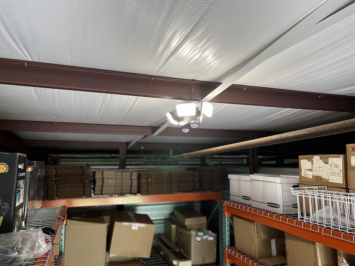 Motion Security Flood Light, Battery-Powered Motion Sensor, 800 Lumen LED, Quick Install Wall/Eave Soffitt Universal Mount Indoor Outdoor Closet Shed Attic Workshop Garage Grill Light BZ