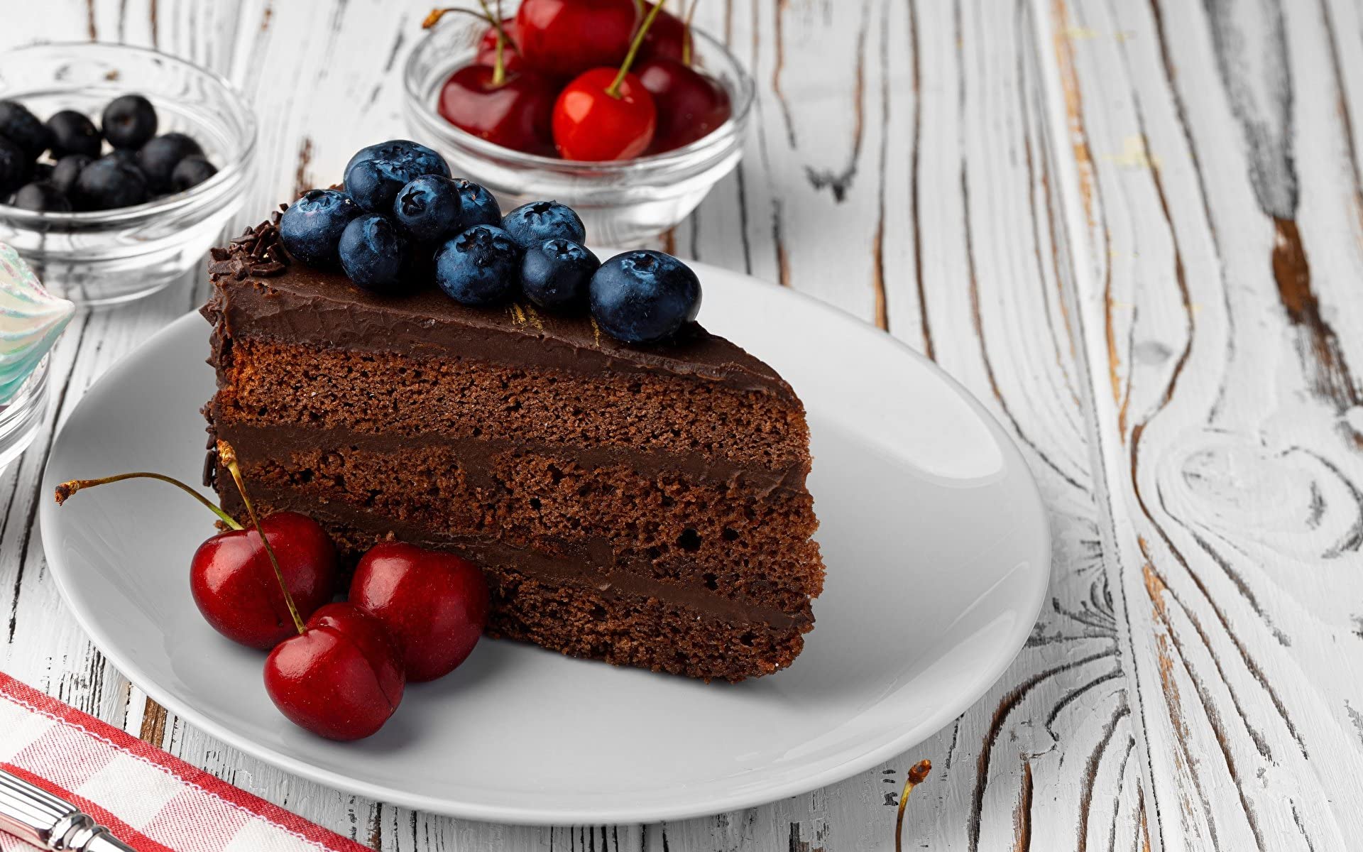 Torte Praga mit Cremefüllung und Schokoladenkuvertüre 520g tiefgefroren