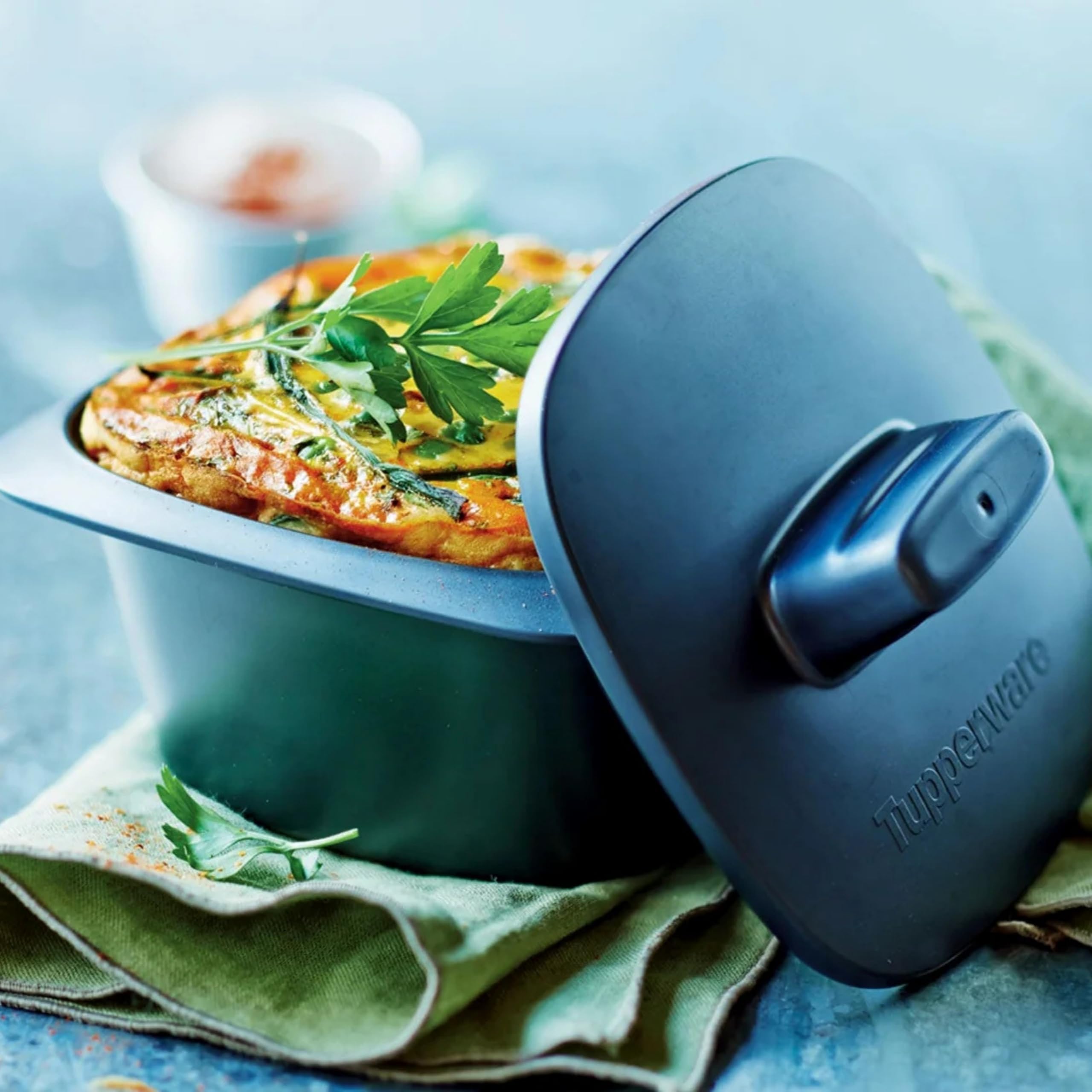 Tupperware Ultra Pro Auflaufform 500 ml - Mikrowellen-Garen Ohne Aufsicht - Praktischer Vergrößerter Griff - Backofen Mikrowelle Tiefkühltruhe - Hochwertige Keramik-Optik - Ideal für Einzelportionen